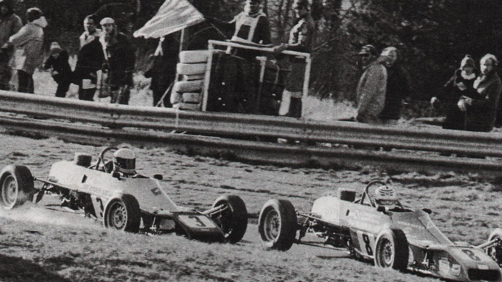Senna y Mansilla en acción en la Formula Ford 1.600 Mallory Park en 1981 (Archivo CORSA).