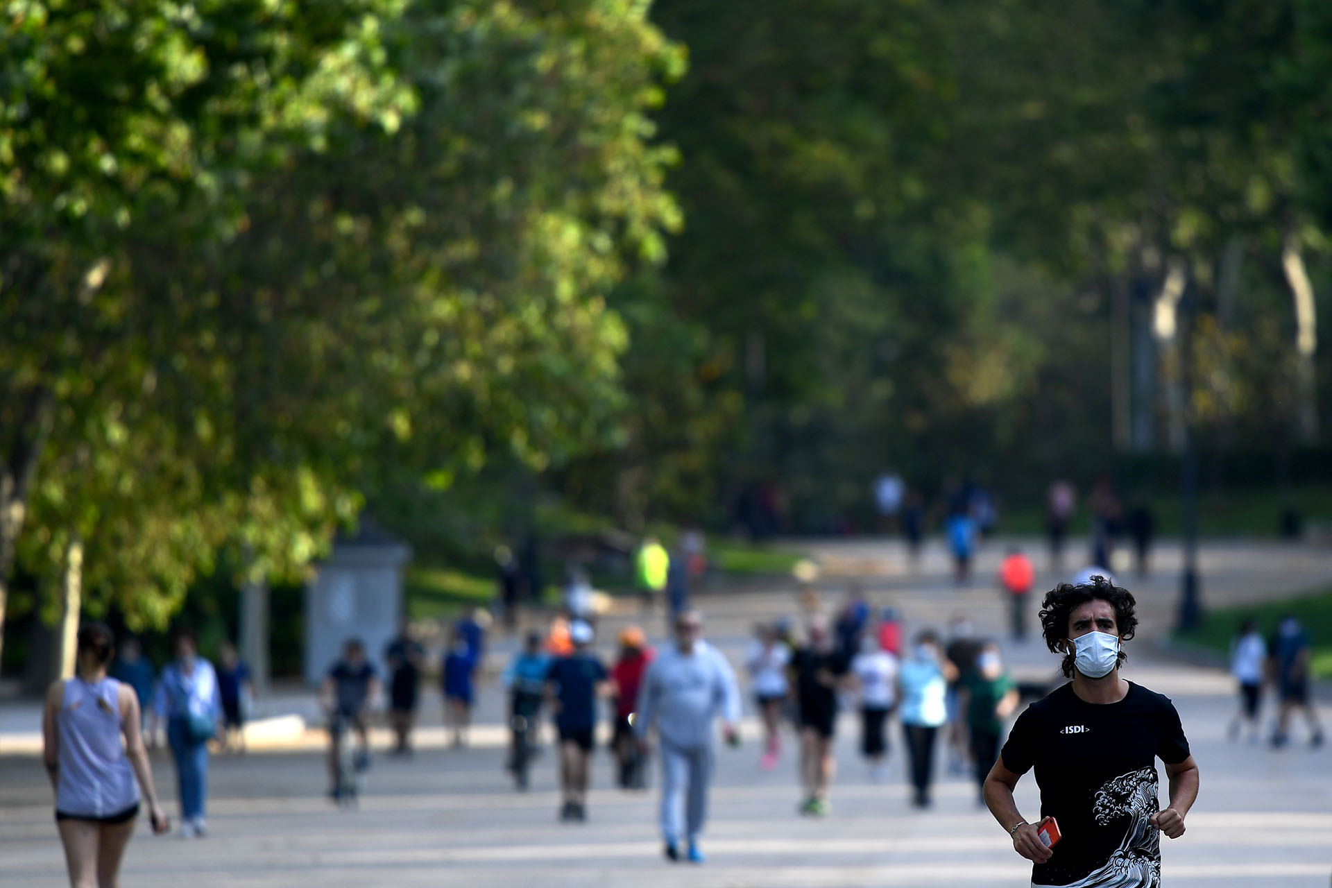 El parque de el Retiro en Madrid. Madrid, Barcelona y gran parte de Castilla y León entran en la primera fase de un desconfinamiento progresivo iniciado en el país hace quince días. (Gabriel BOUYS / AFP)