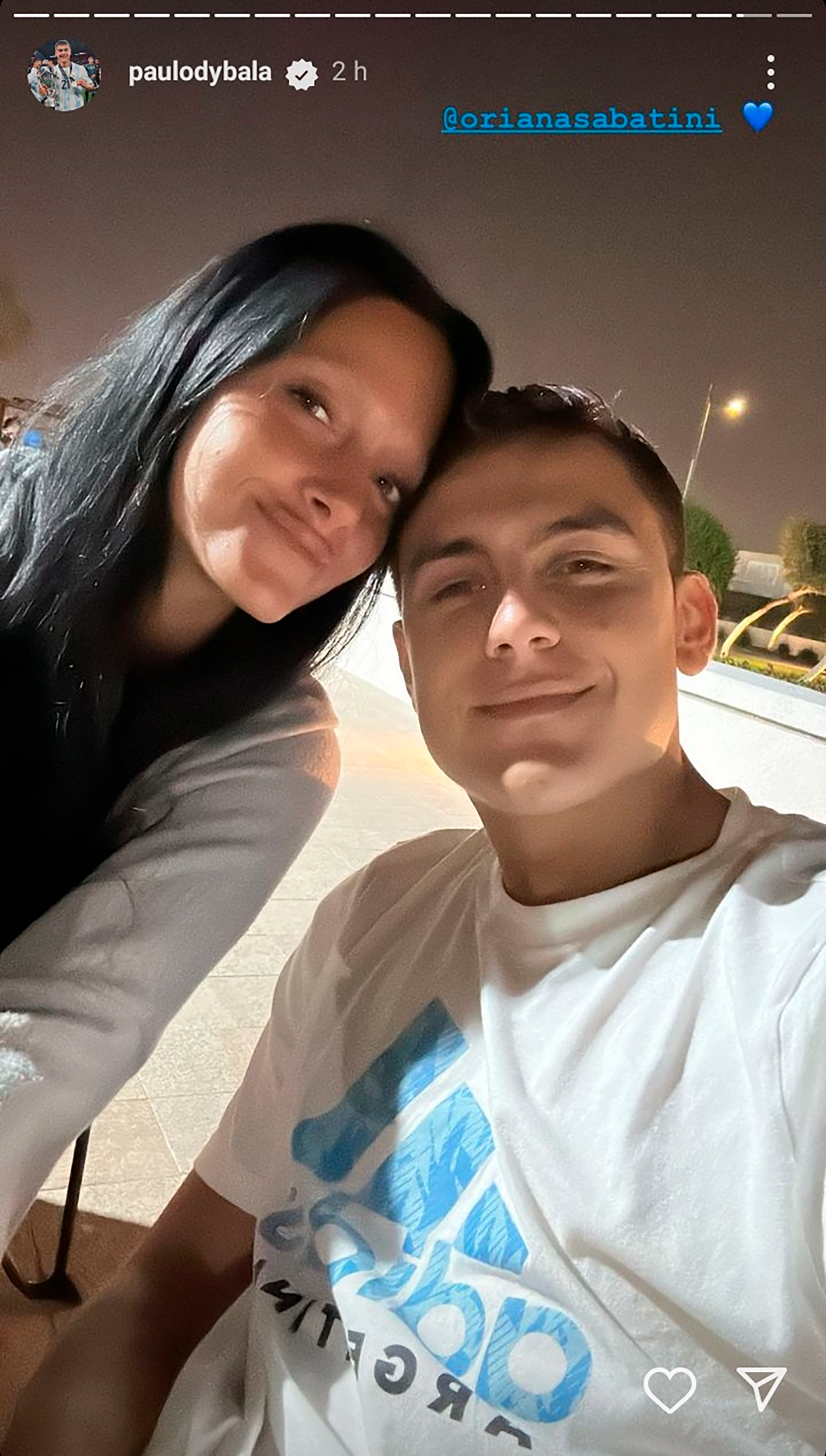 Paulo Dybala y Oriana Sabatini, juntos, después del triunfo argentino en semifinales