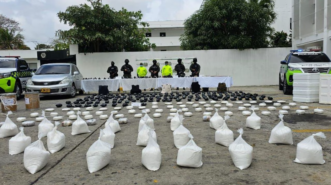 Un Arsenal Con Más De 40 Armas De Fuego Y Unos 400 Kilos De Coca