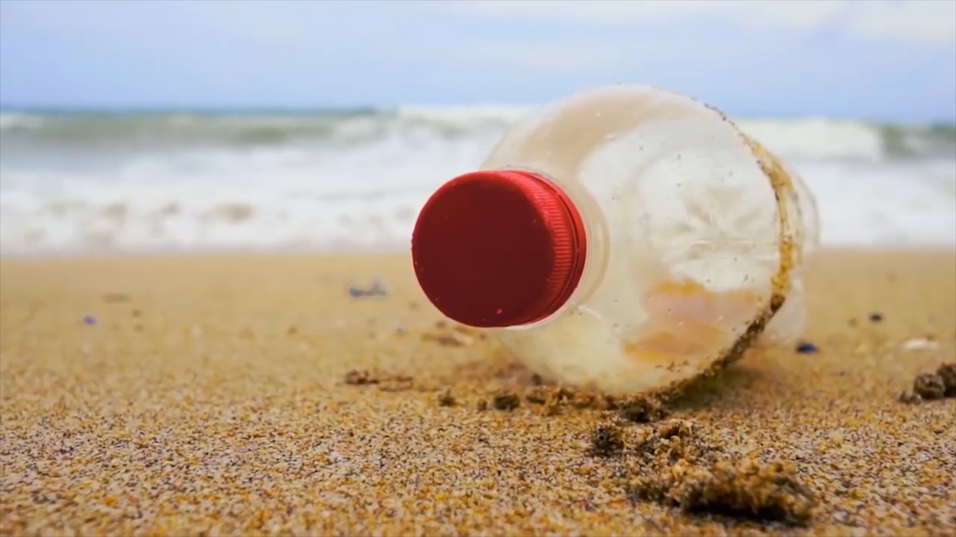 Se estima que entre el 1,7 y el 4,6 % de los desechos plásticos mundiales terminan en el océano (Archivo)