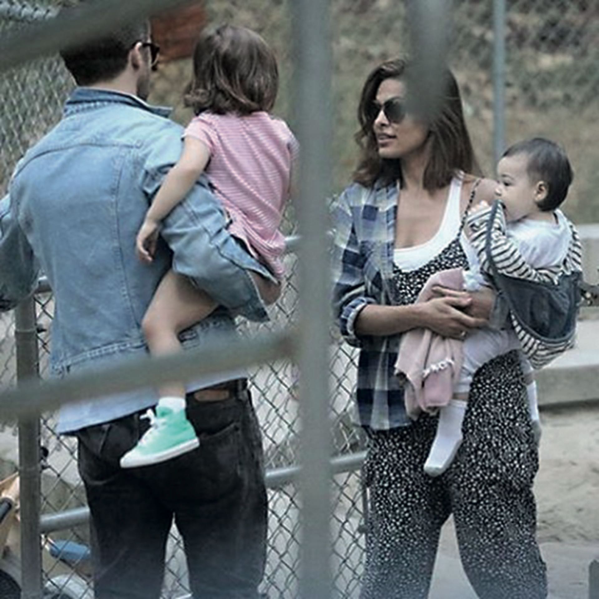 Eva Mendes reveló que detuvo su carrera para cuidar a sus hijas con Ryan  Gosling: “soy afortunada de pasar tiempo con ellas” - Infobae