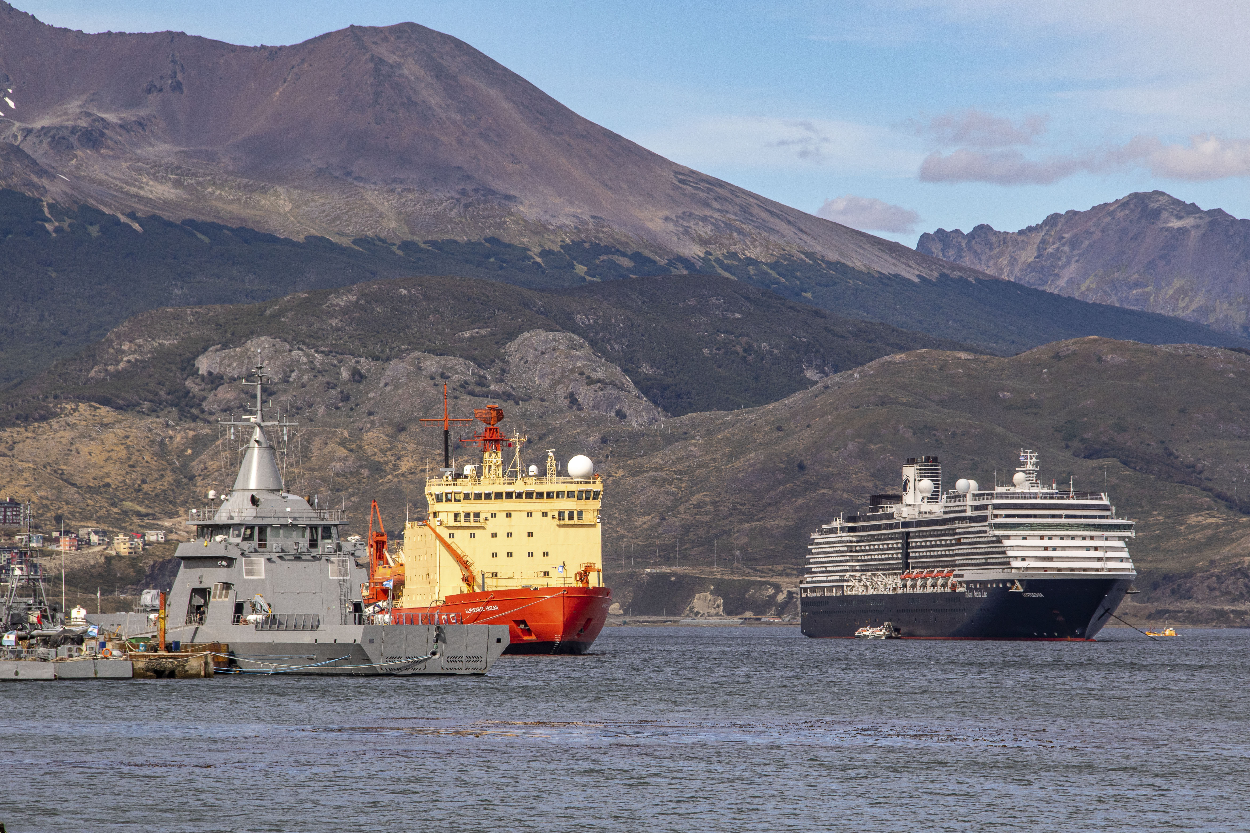 El buque Almirante Irizar se encuentra en la segunda etapa de la Campaña Antártica de Verano (Fuente: Télam)