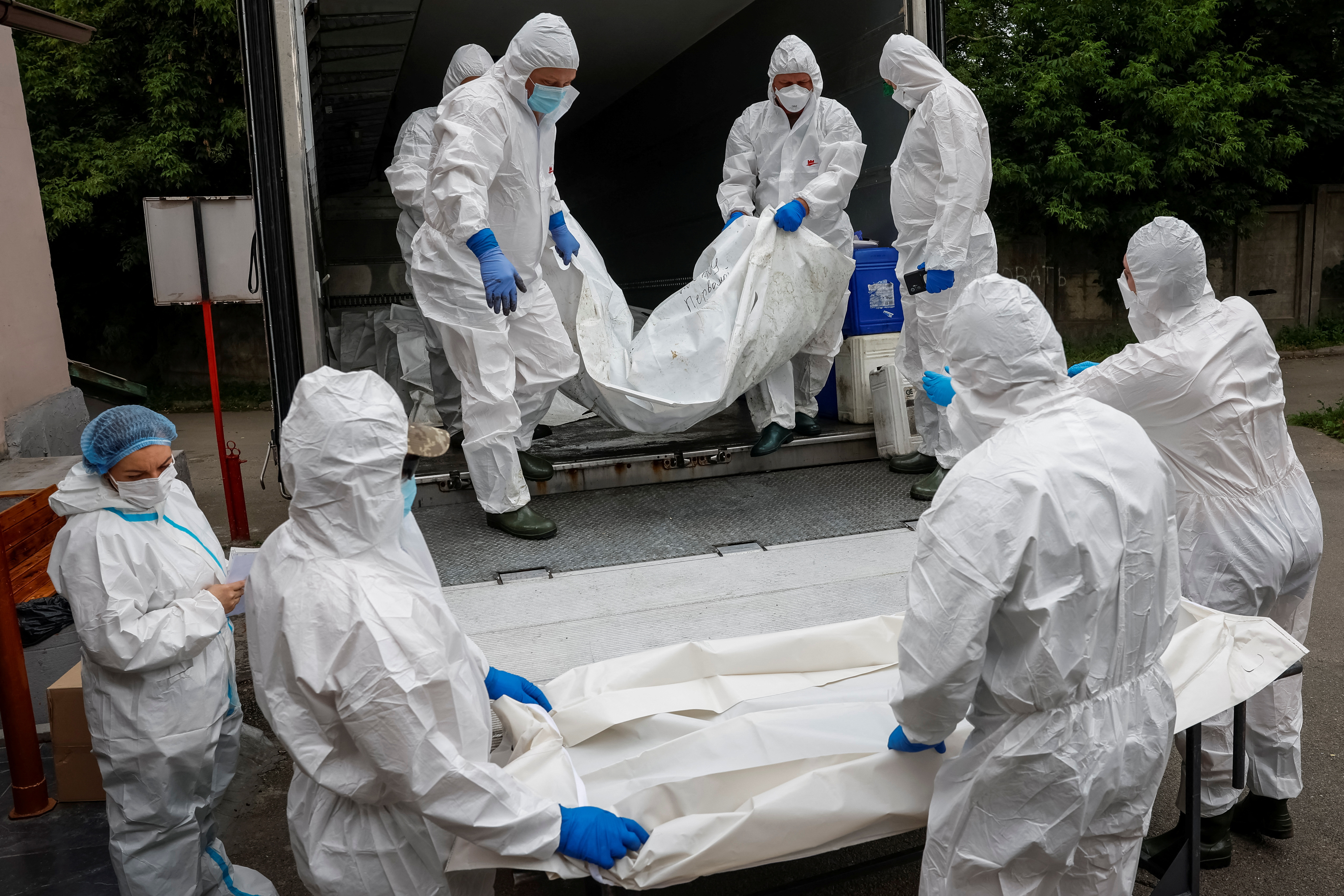 La historia de los ladrillos de cocaína con la cara de “El Mencho” que partieron del puerto de Zárate
