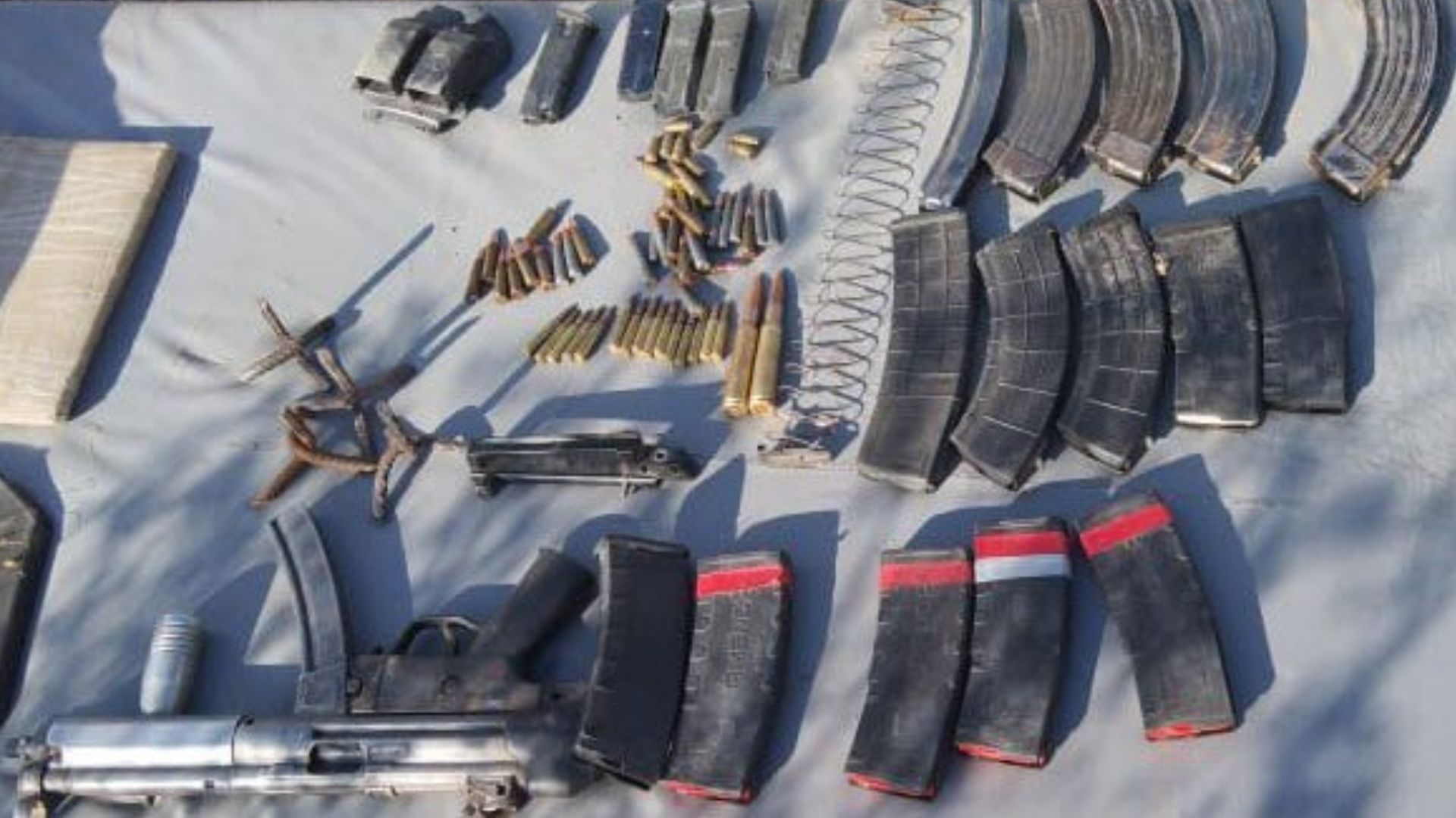 Ejército Mexicano y Guardia Nacional decomisaron material bélico dentro de cuatro vehículos en Sonora 