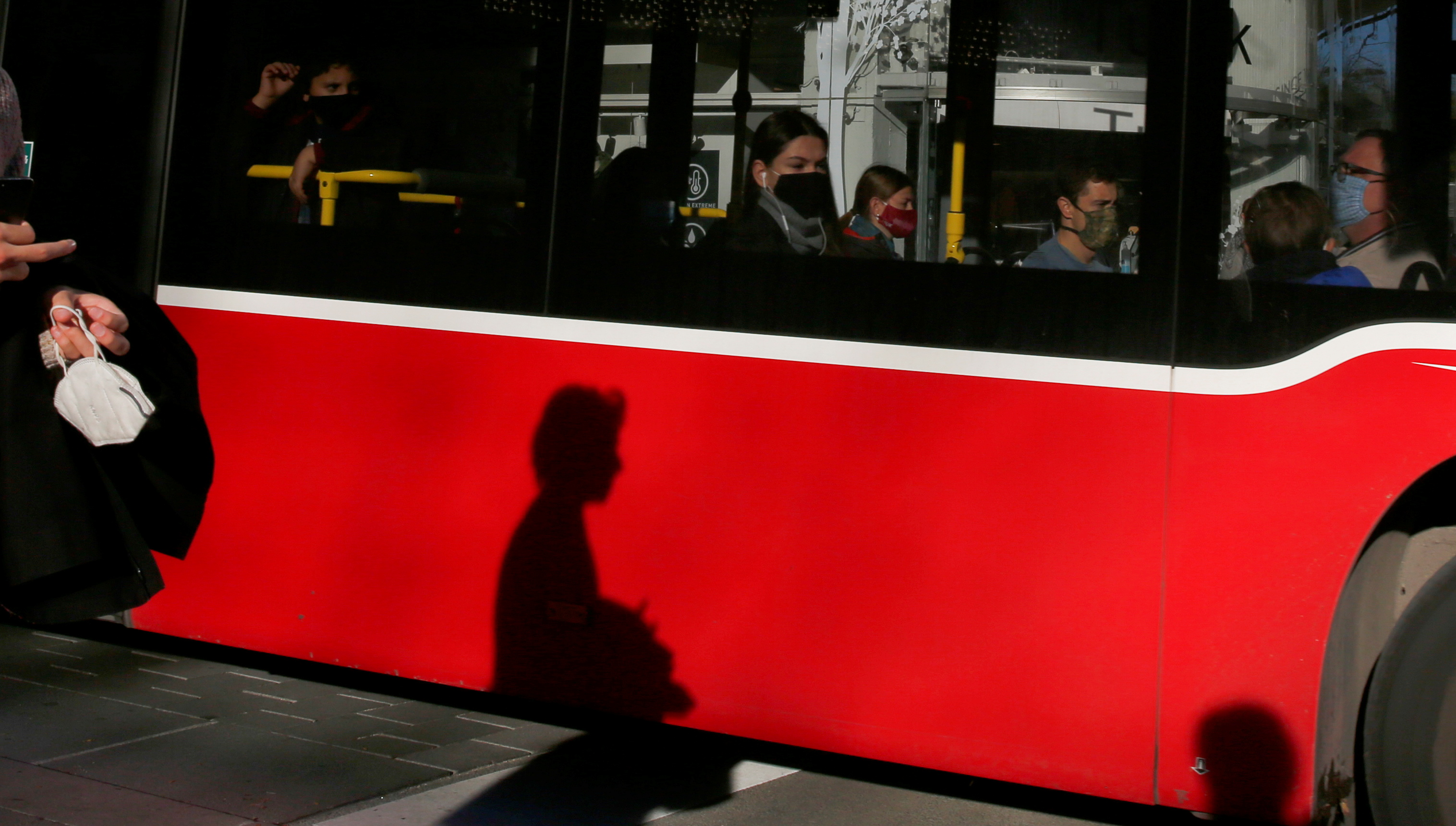 Austria suspenderá por tres meses el uso obligatorio de mascarillas en el transporte público y en espacios cerrados