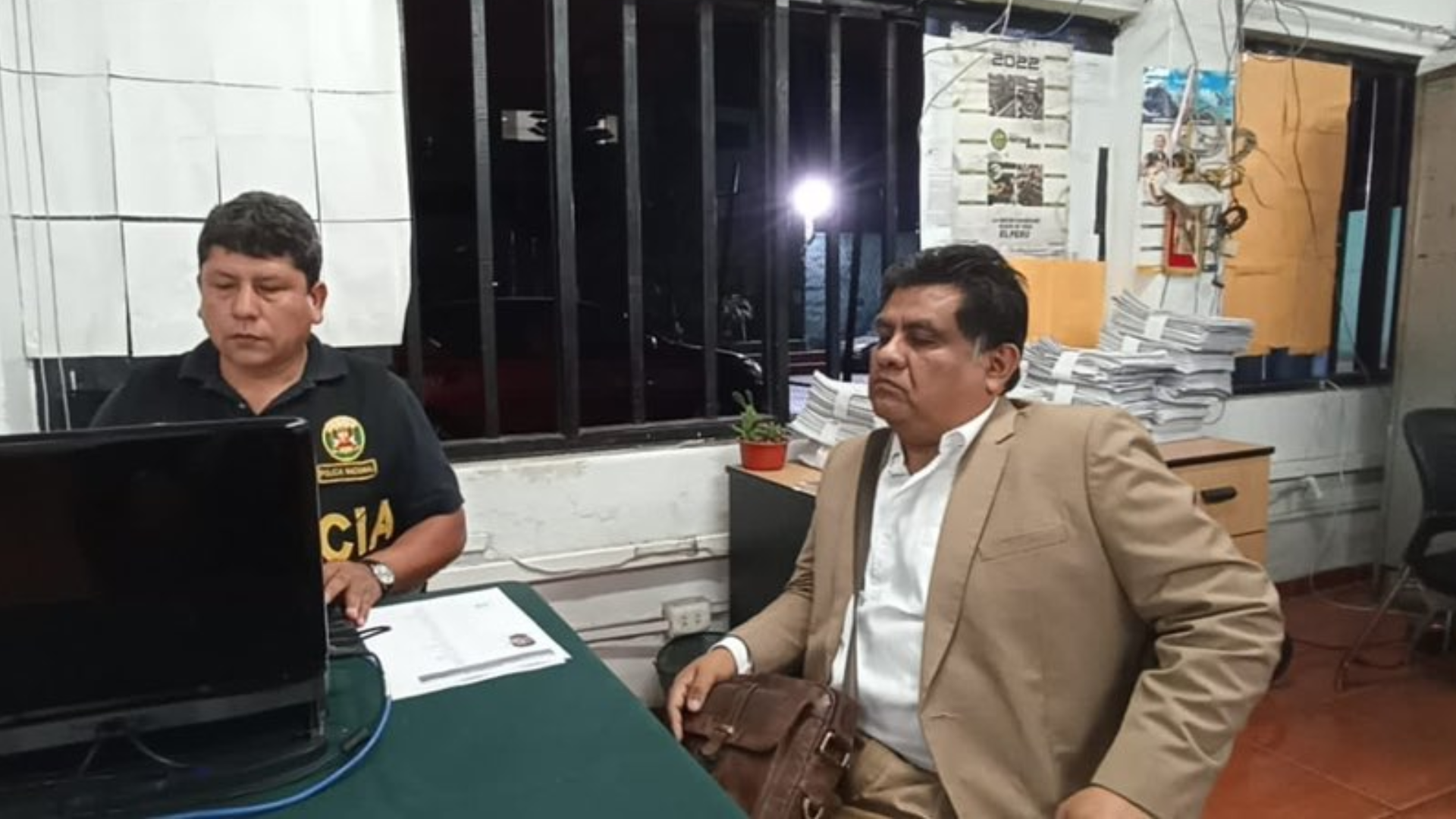 Congresista Juan Burgos presentó denuncia policial contra Pasión Dávila.
Foto: Twitter Martín Hidalgo