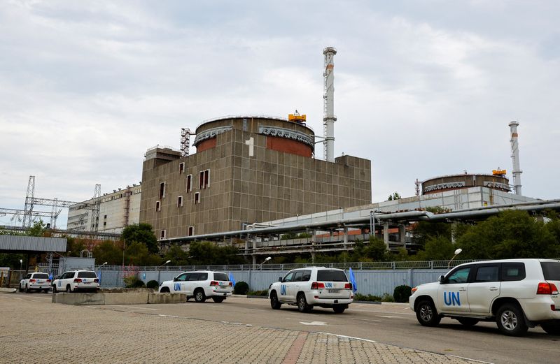 Foto de archivo: Una comitiva que transporta a la misión de expertos del OIEA llega a la central nuclear de Zaporizhzhia el 1 de septiembre de 2022 (REUTERS/Alexander Ermochenko)