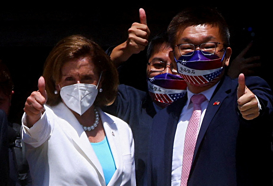 Nancy Pelosi durante su visita al Parlamento de Taiwan, que fue cuestionada por China