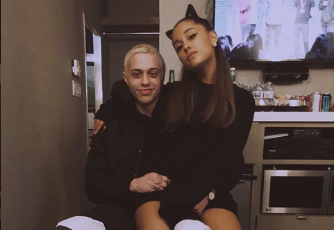 Ariana Grande y Pete Davidson iniciaron su relación en mayo y se comprometieron un mes después (Instagram Ariana Grande)