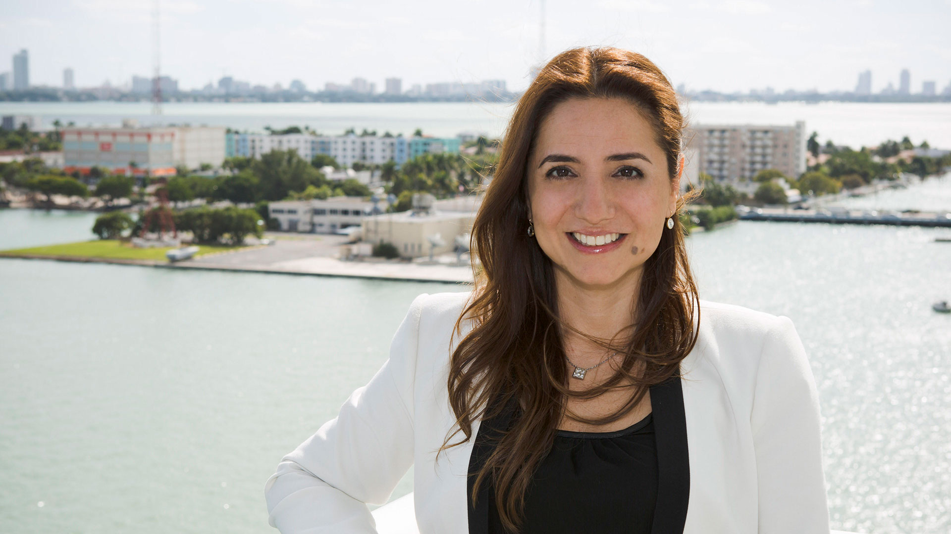 Natalia Fridman, de origen argentino, es una abogada especializada en migración residente en Miami.