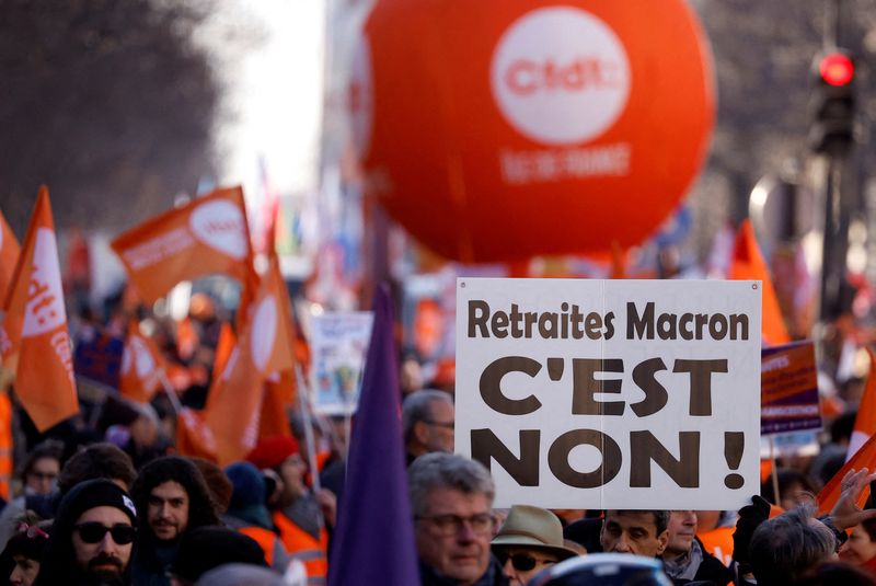 En medio de masivas huelgas y movilizaciones, el modelo de bienestar en Europa protagoniza el debate