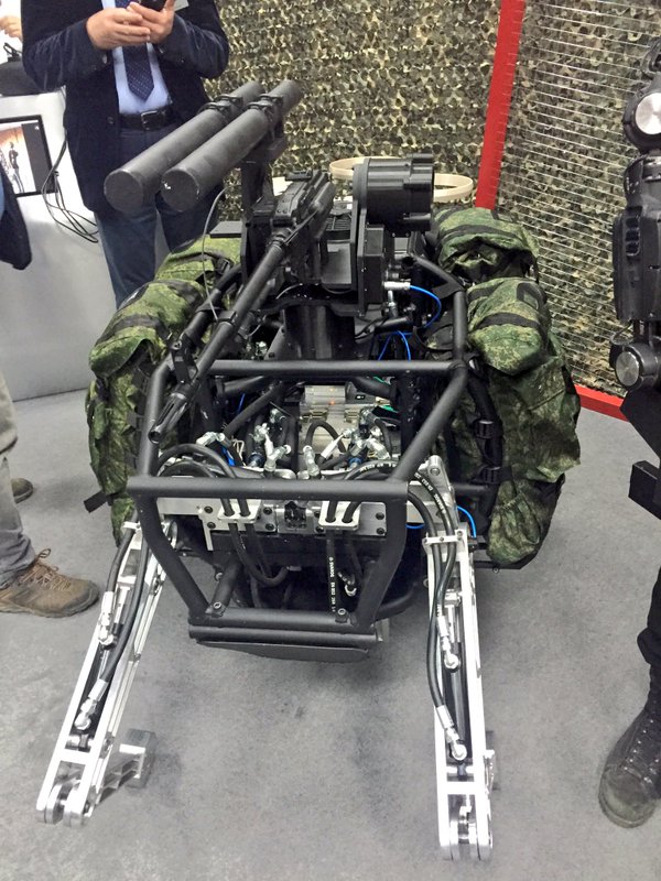 Robot de uso militar desarrollado en Estados Unidos y exhibido en una feria de armamentos realizada en Houston, Texas. (foto del fabricante).