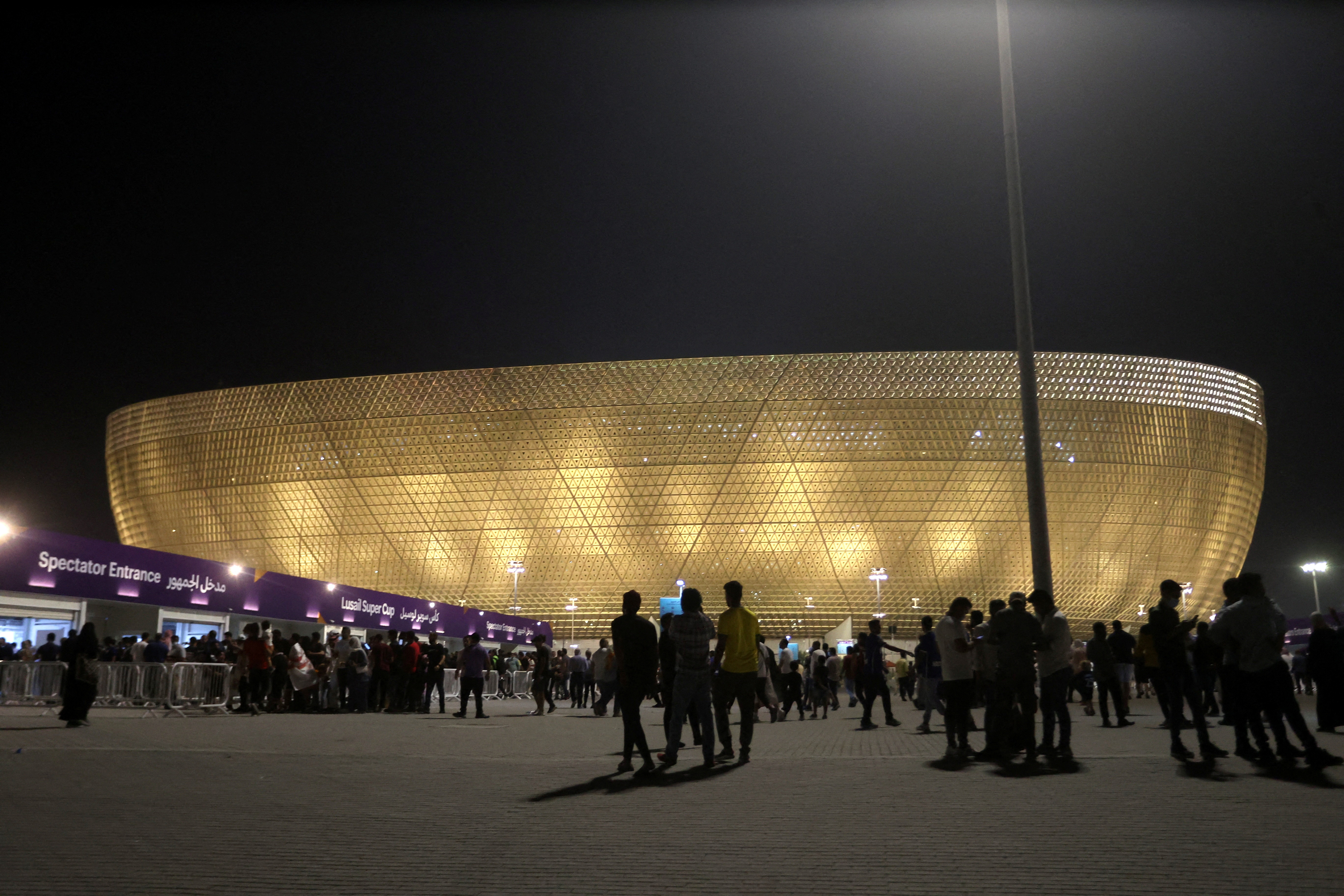 Qatar’s big stadium debuts with big problems 