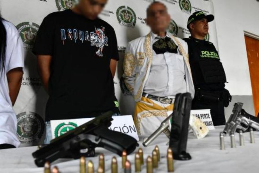 Quién es el mariachi al que capturaron armado en pleno entierro en un cementerio de Medellín