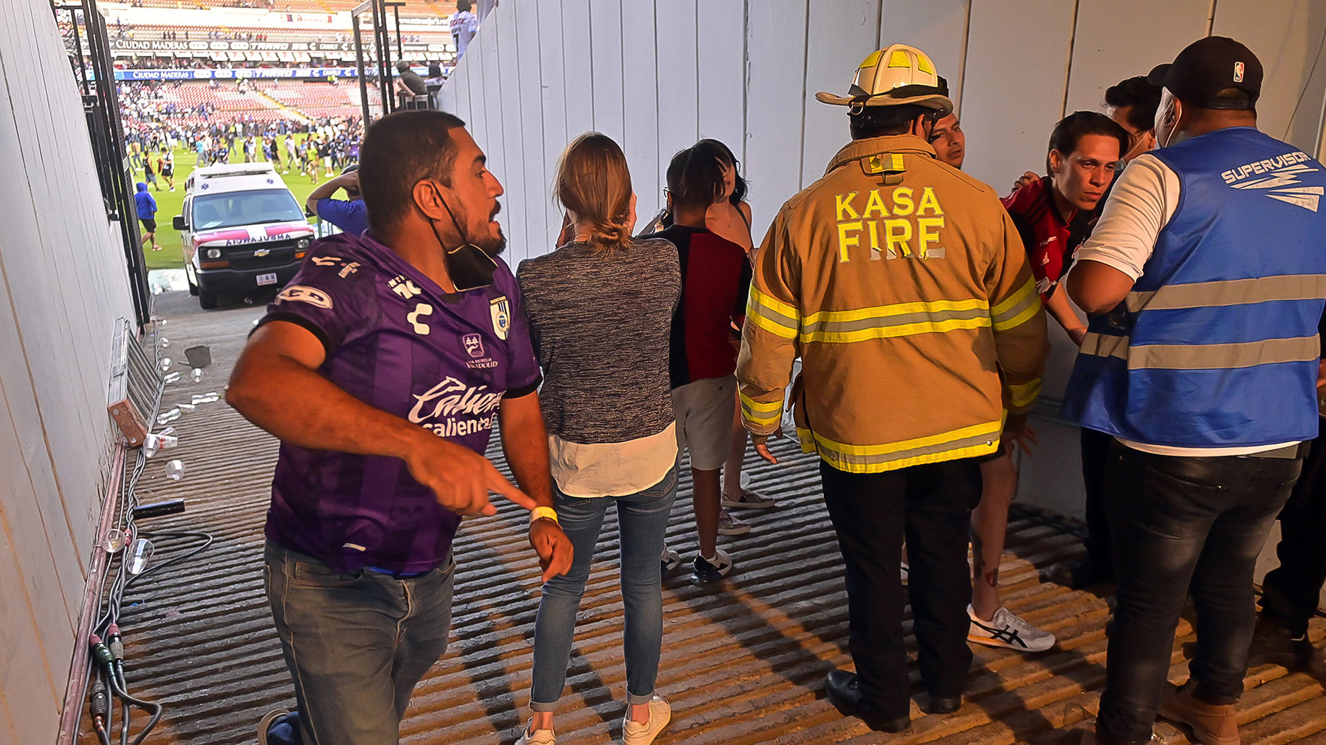 Las Imágenes Más Impactantes De La Batalla Campal Entre Los Simpatizantes Del Querétaro Y Atlas 8220