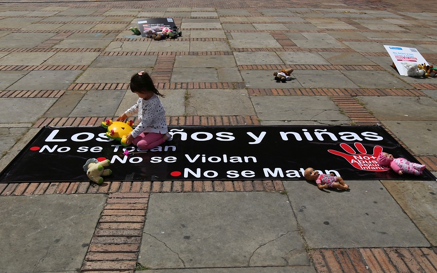 Manifestación en la Plaza de Bolívar del Día Internacional para la Prevención del Abuso Sexual Infantil y el Día Universal del Niño (Camila Díaz - Colprensa)