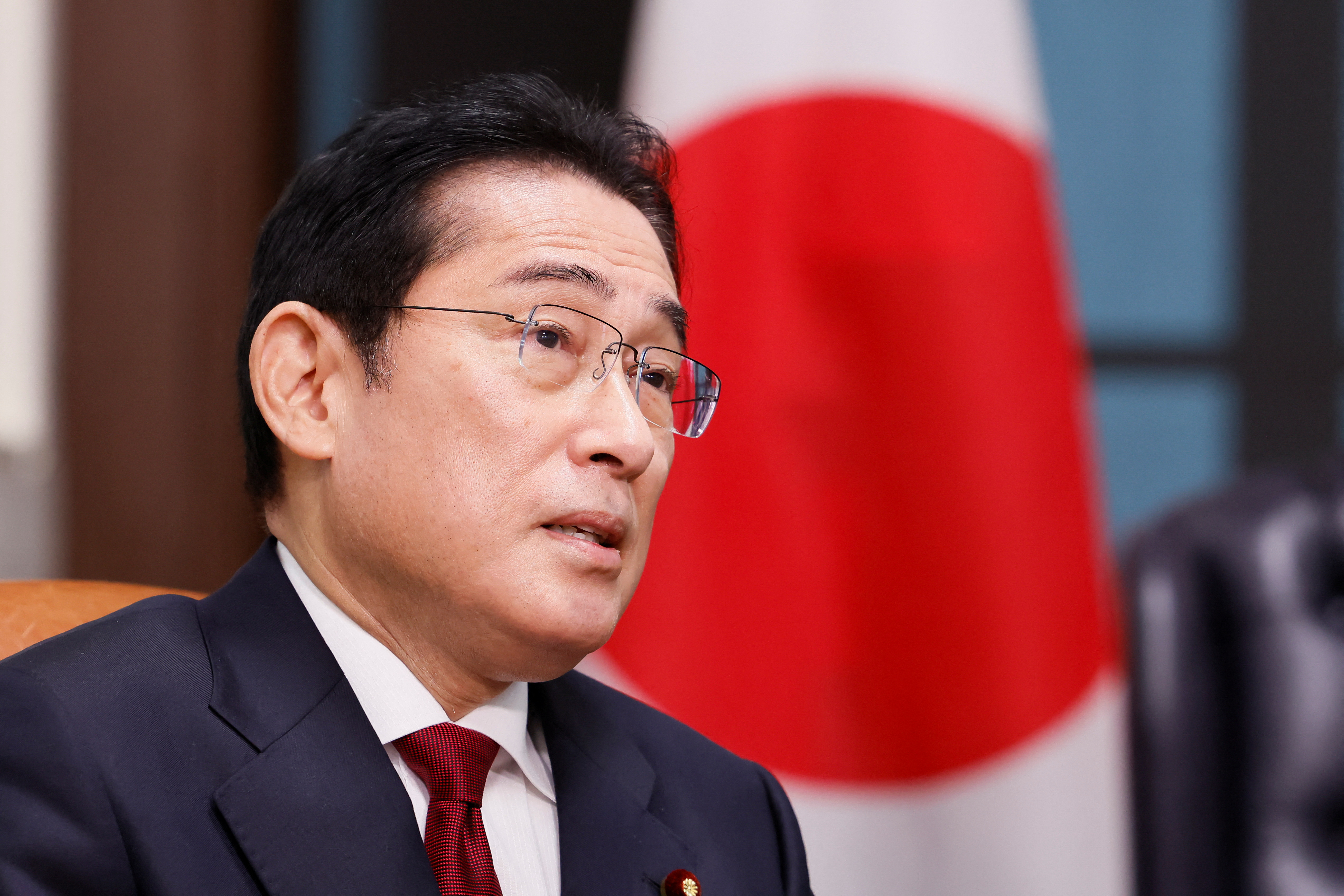 El primer ministro de Japón viaja a sorpresa a Ucrania para reunirse con Zelensky