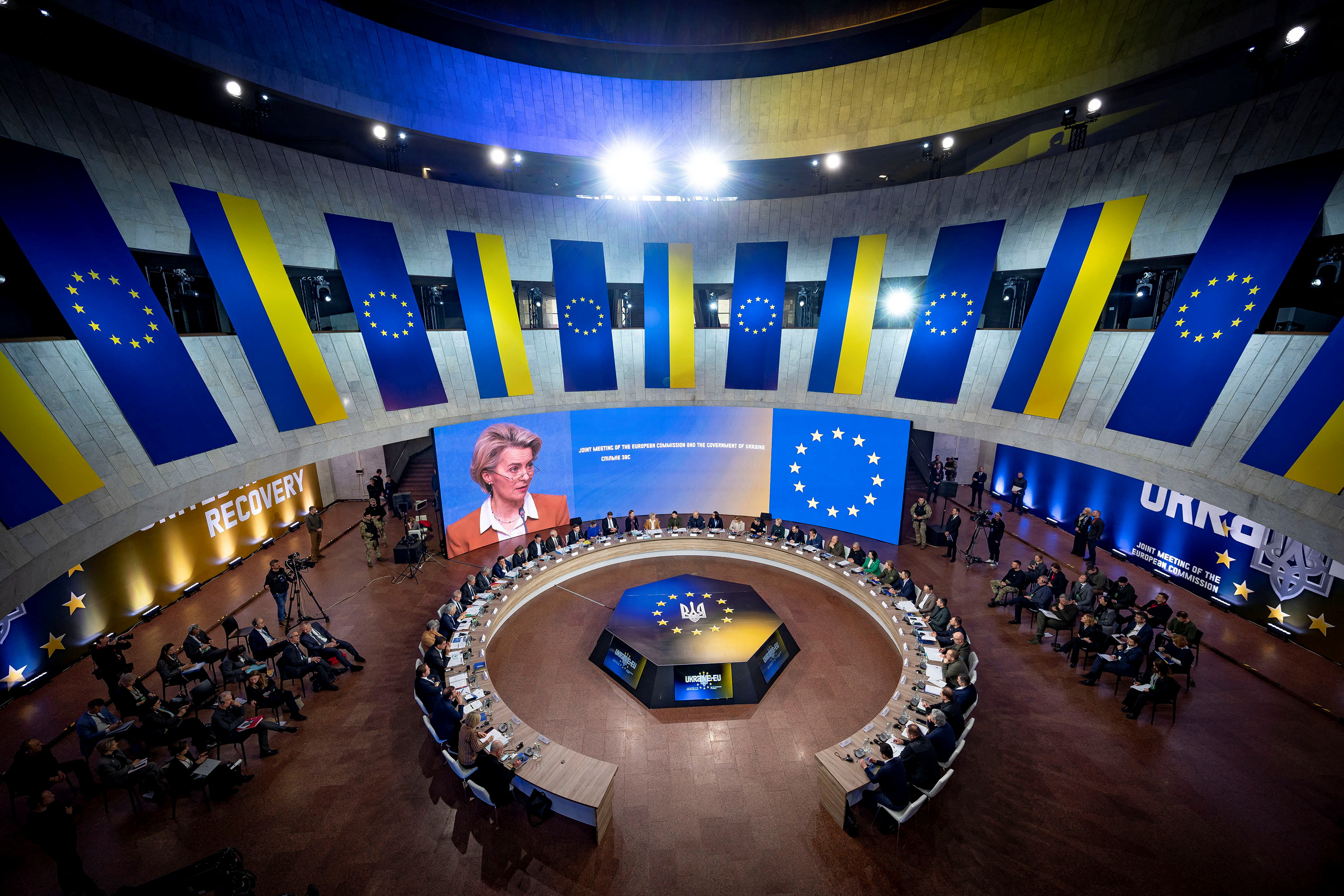 La UE celebrará una cumbre en Ucrania para demostrar el firme apoyo del bloque a la injustificada agresión rusa. (REUTERS)