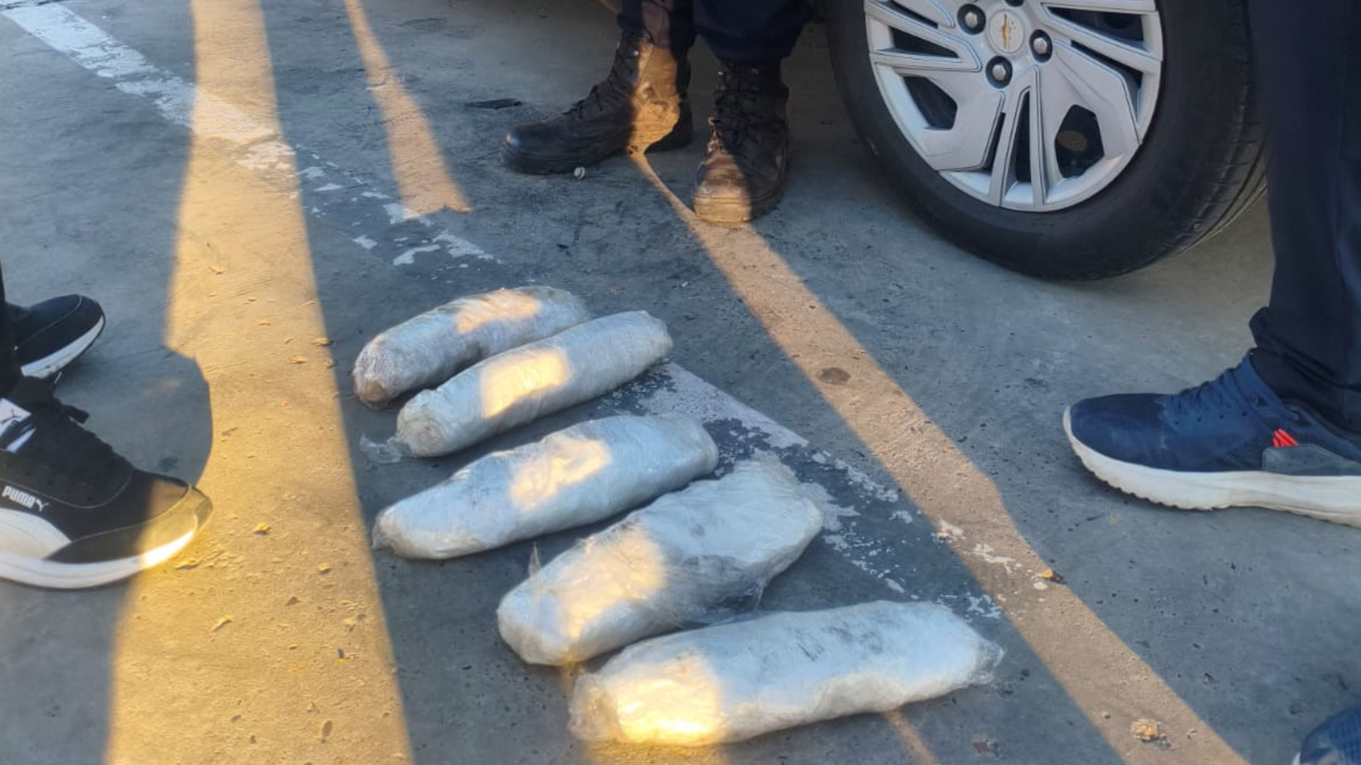 Encontraron &eacute;xtasis valuado en m&aacute;s de 2 millones de d&oacute;lares dentro de tres autos provenientes de Brasil