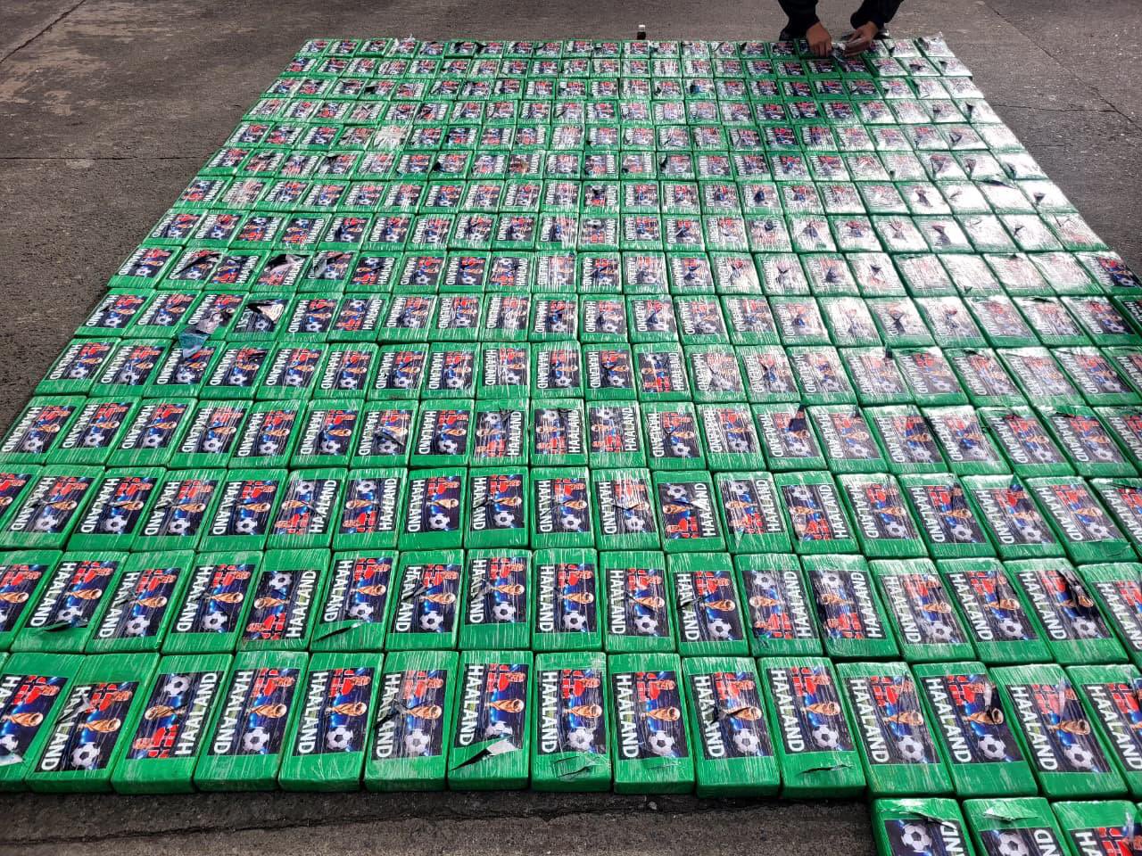 Hallaron casi media tonelada de coca&iacute;na con la imagen de Erling Haaland en un cami&oacute;n en la frontera de Ecuador