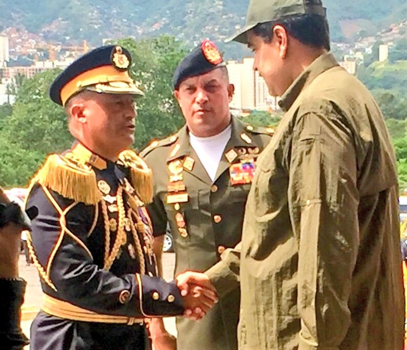 GB José Gregorio Martínez Campos con Nicolás Maduro y el general Félix Osorio