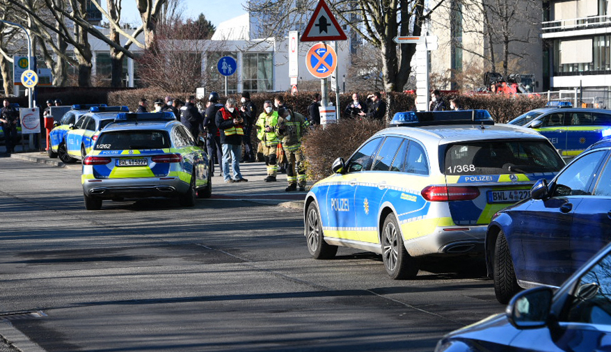 Policías en el operativo por el tiroteo en la Universidad de Heidelberg (DPA/AFP)