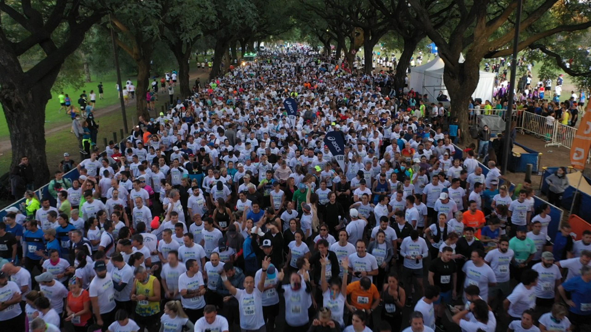 El medio maratón que se corrió en la Ciudad de Buenos Aires a fines de abril (crédito: Asics Golden Run 2022)