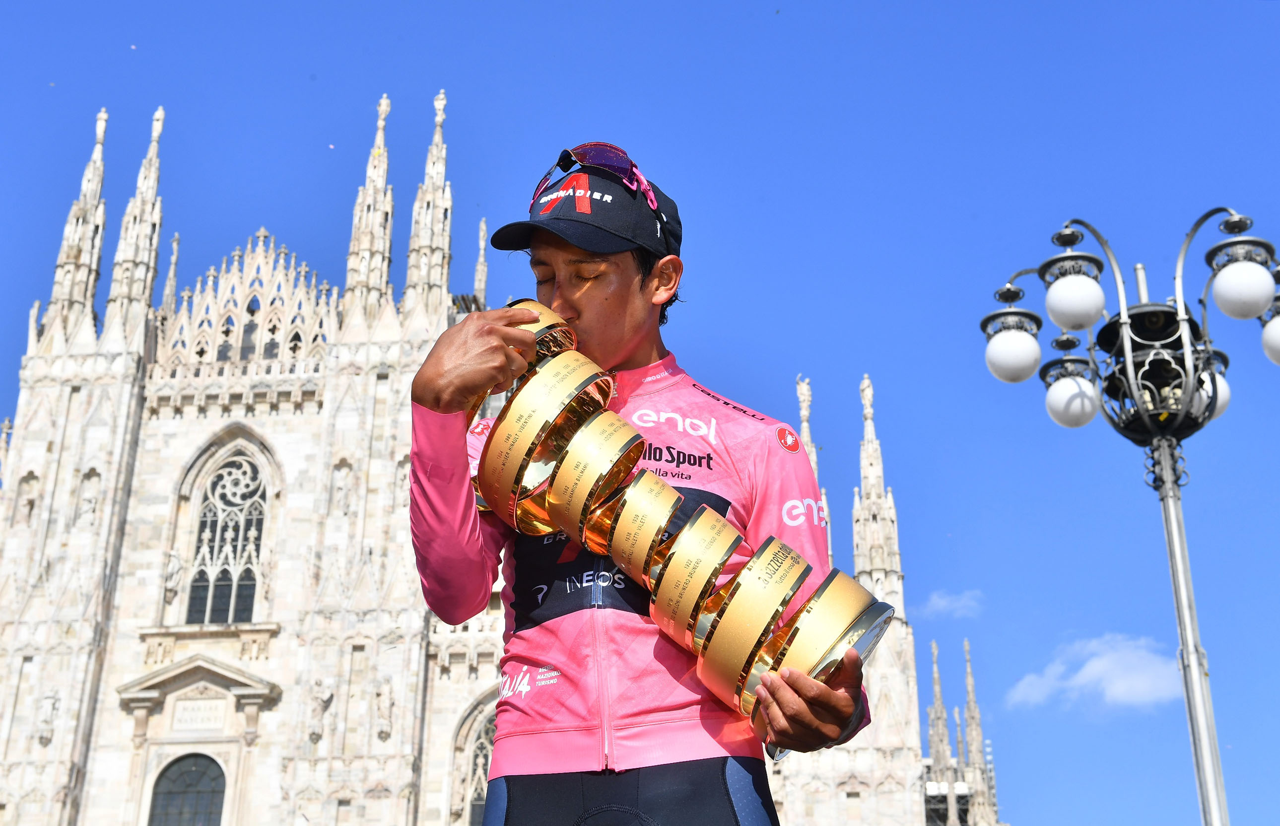 Egan Bernal consiguió su primer título en el Giro de Italia. Foto: REUTERS/Jennifer Lorenzini.