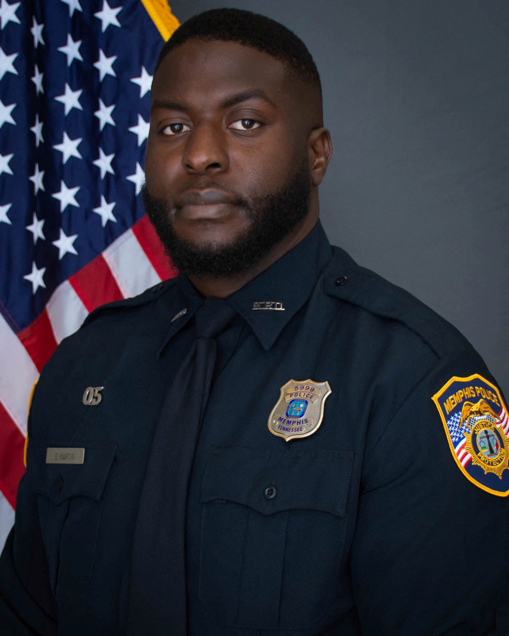 El oficial Emmitt Martin III, que había sido contratado por el Departamento de Policía de Memphis en marzo de 2018 y fue despedido con otros cuatro oficiales después de su participación en una parada de tráfico que terminó con la muerte de Tire Nichols