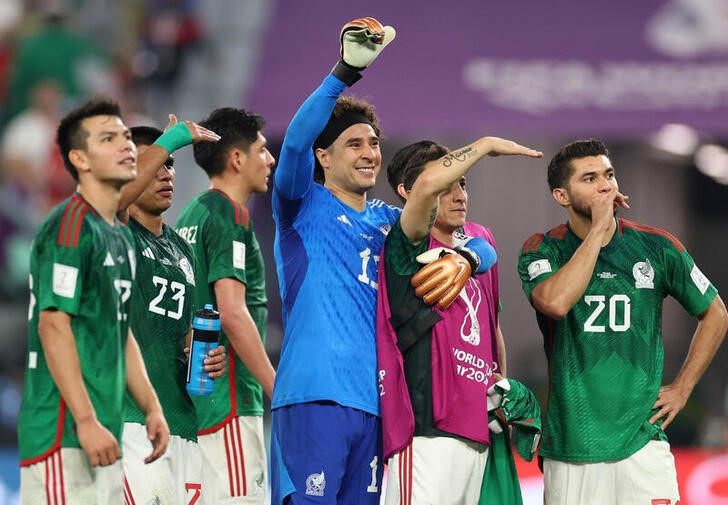 Tras la repartición de puntos en el encuentro contra Polonia, México podría definir su pase a octavos de final con Argentina (REUTERS/Carl Recine)