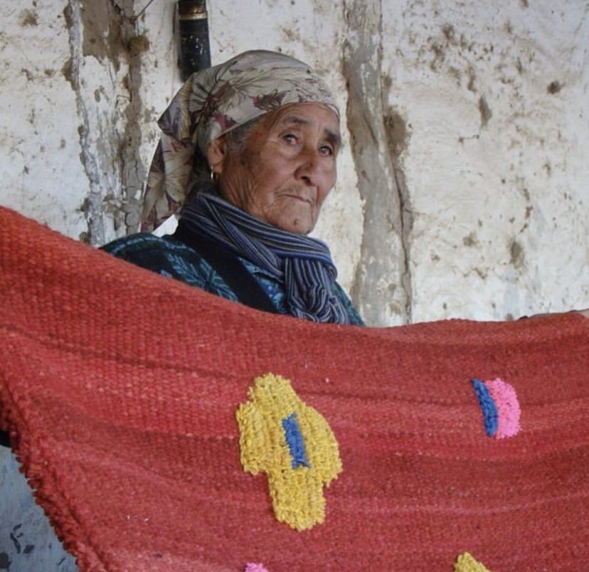 Bernardina de Jesús Paz Silva, maestra tejedora que falleció en 2020, una gran referente para Carolina Pavetto y toda la comunidad artesana