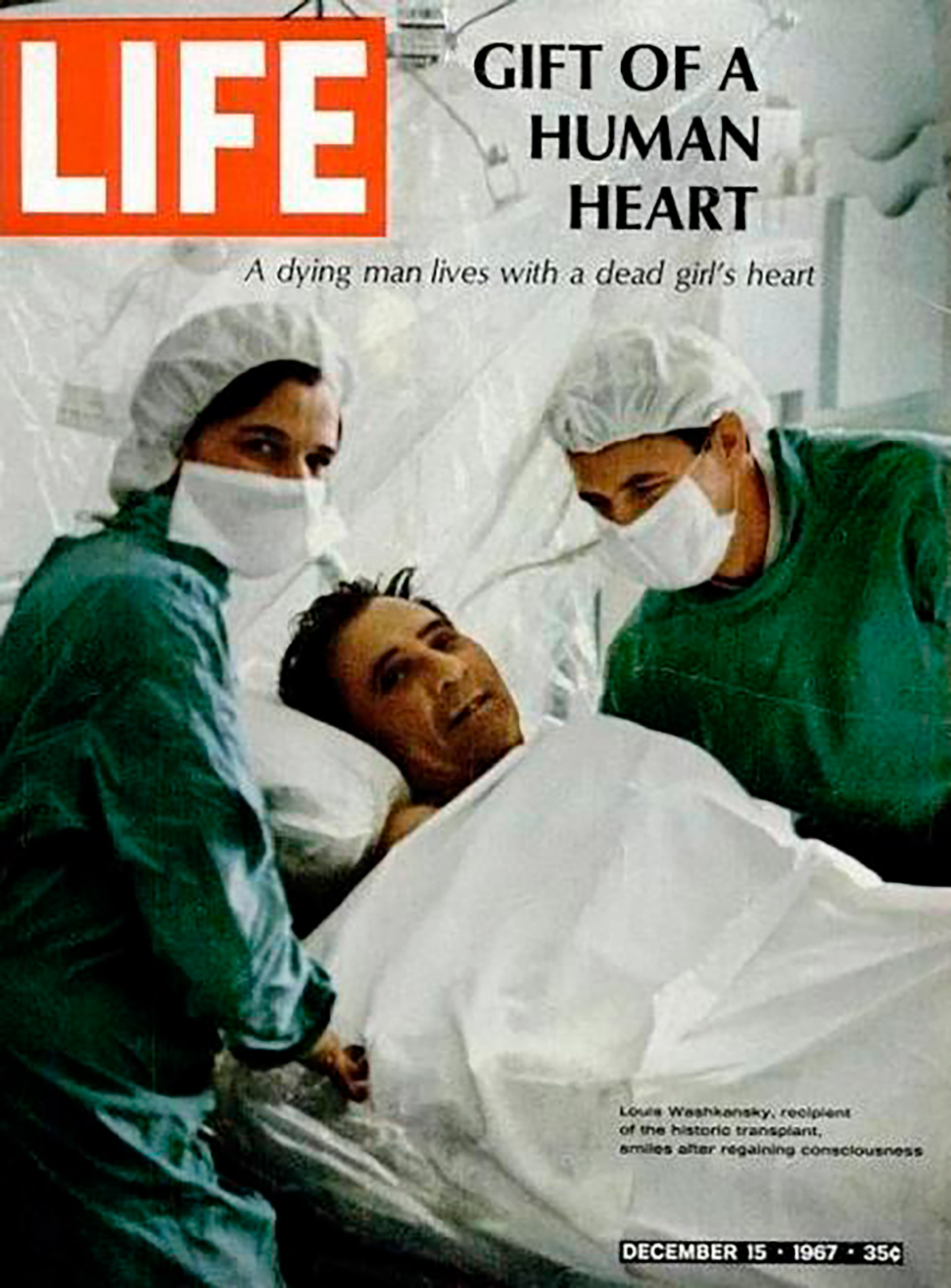  La revista Life mostraba este hito en la medicina. Washkansky, que estaba al borde de la muere, había recibido el corazón de una chica. Tenía un corazón nuevo. 