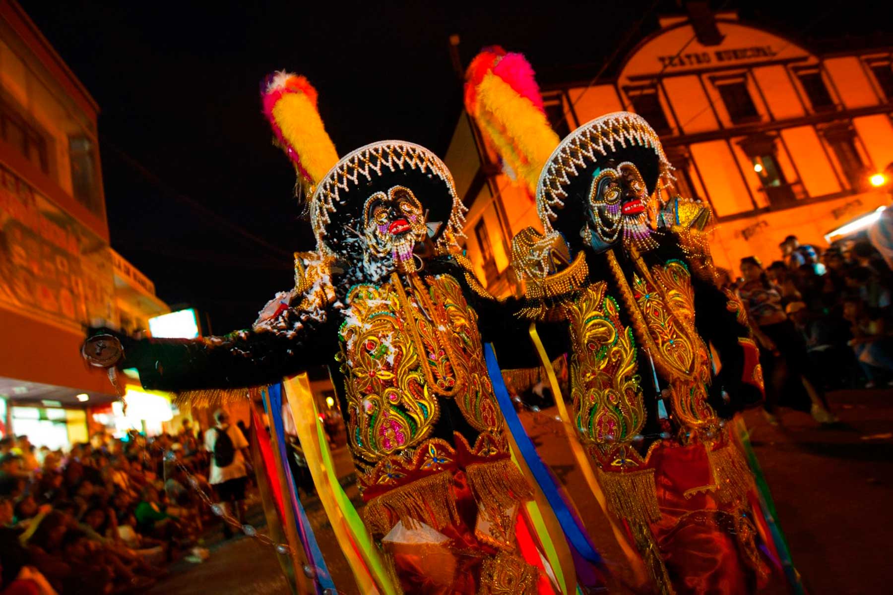 The Great Auction of the International Carnival of Tacna.  (Andean)