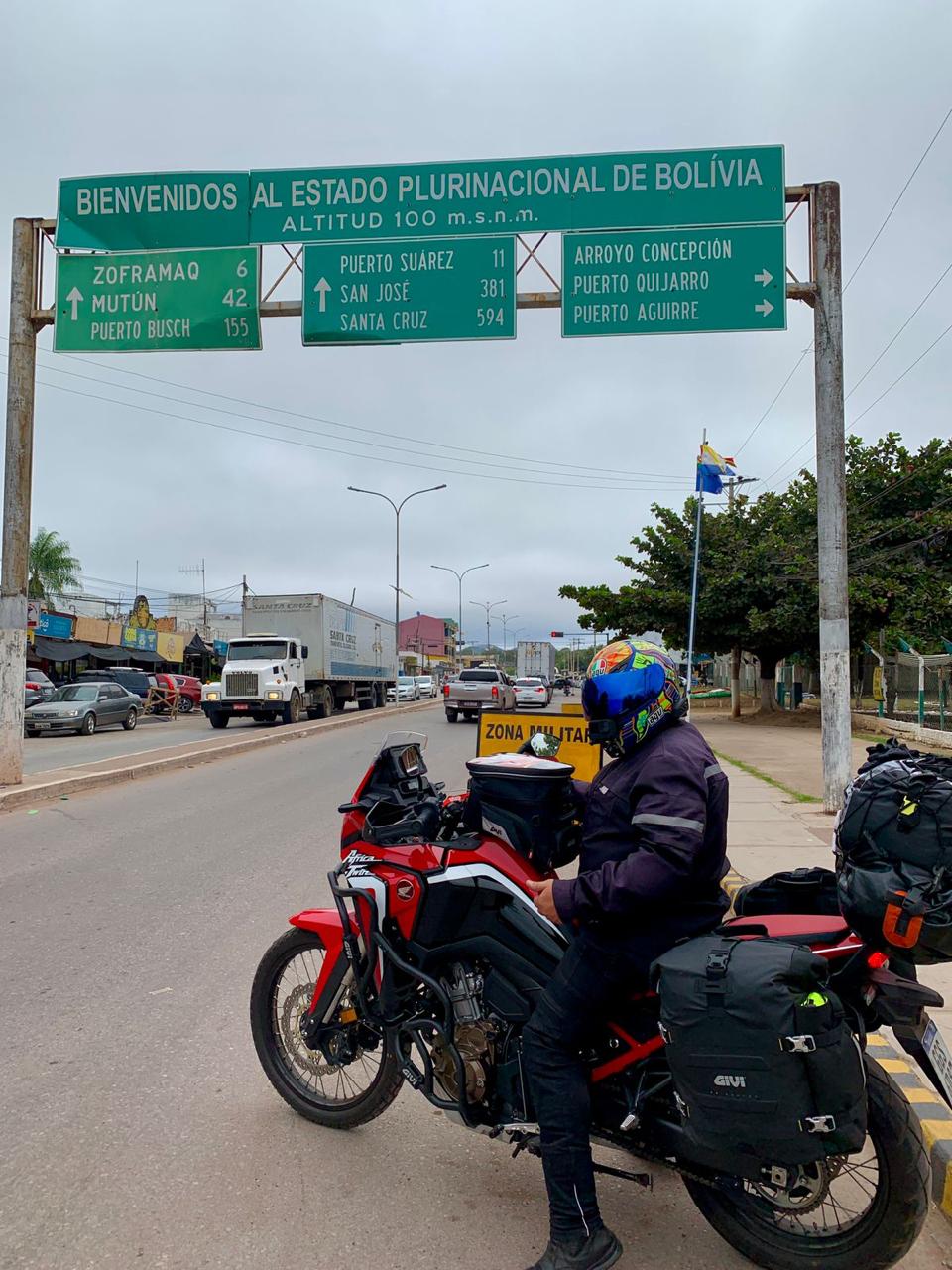 Ya más preparados, con una moto más adecuada para viajar los dos, en la llegada a Bolivia