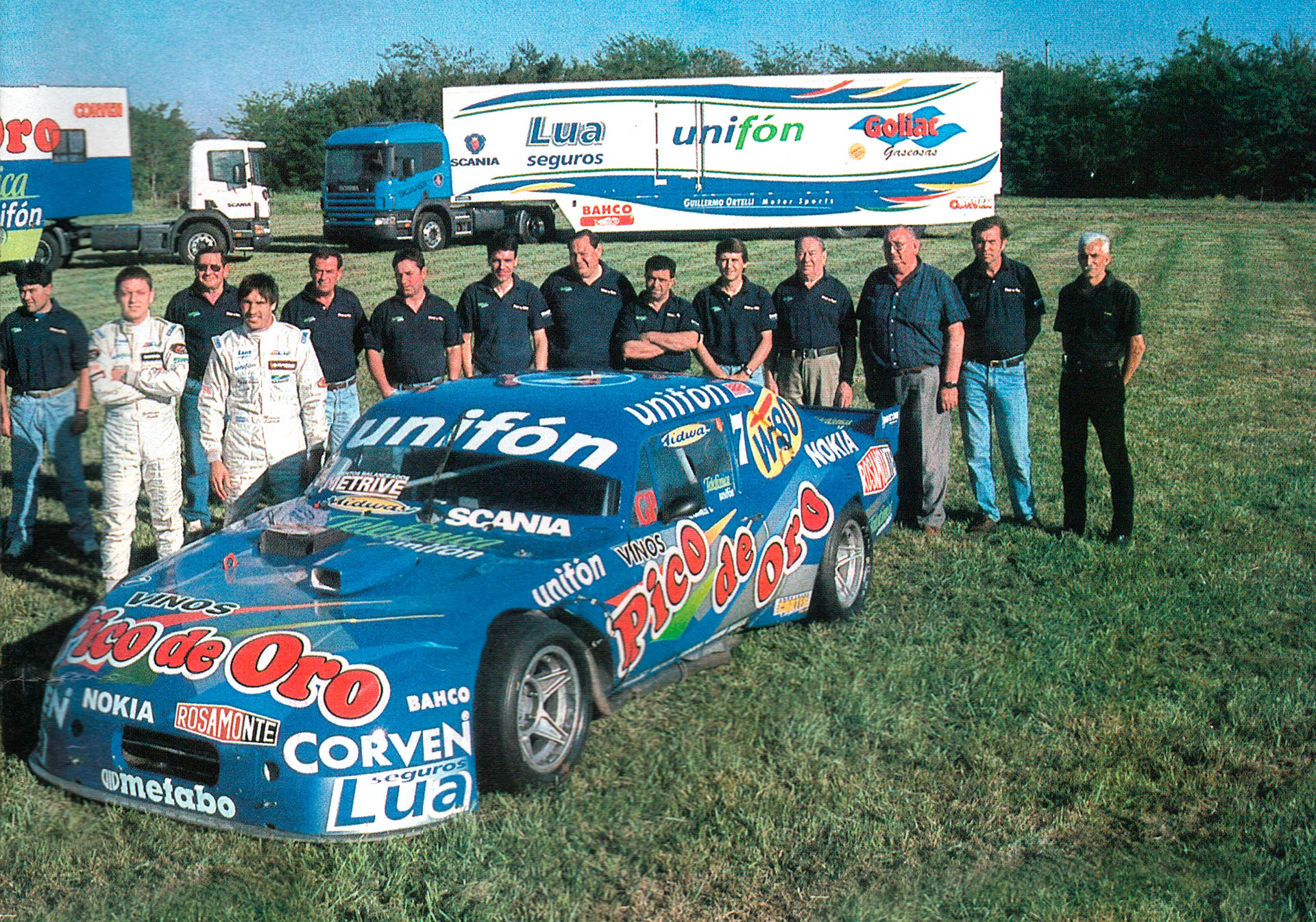 A pleno el equipo que logró el título de TC en 2000 (Archivo CORSA)