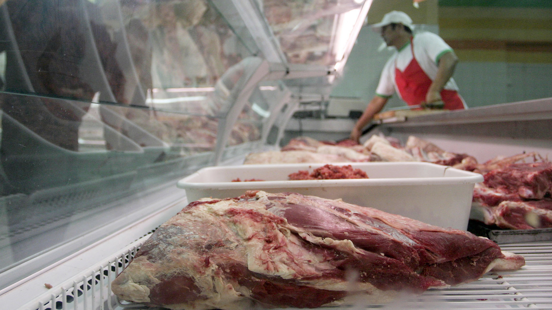 El Gobierno estudia medidas para frenar la suba del precio de la carne. (NA)