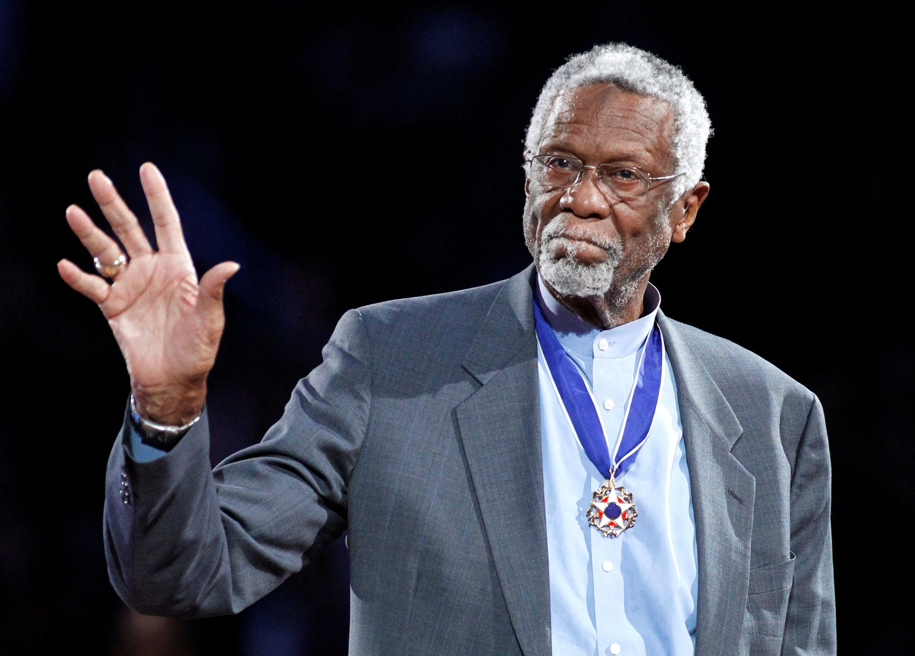 Murió la estrella del baloncesto Bill Russell a los 88 años: fue once veces campeón de la NBA