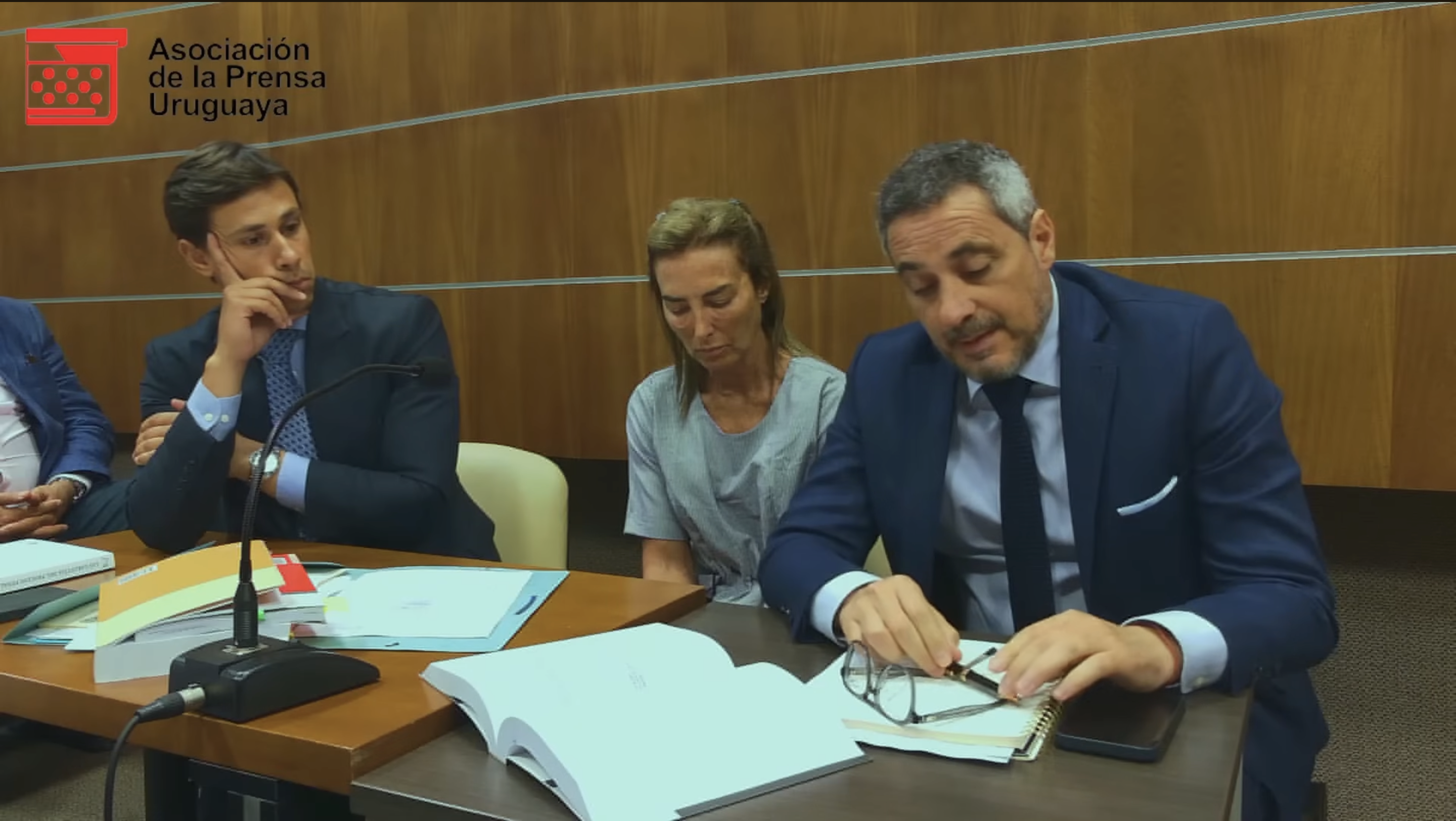 Una jubilada casi se cayó en una alcantarilla en La Plata, luego de que se robaran la tapa 