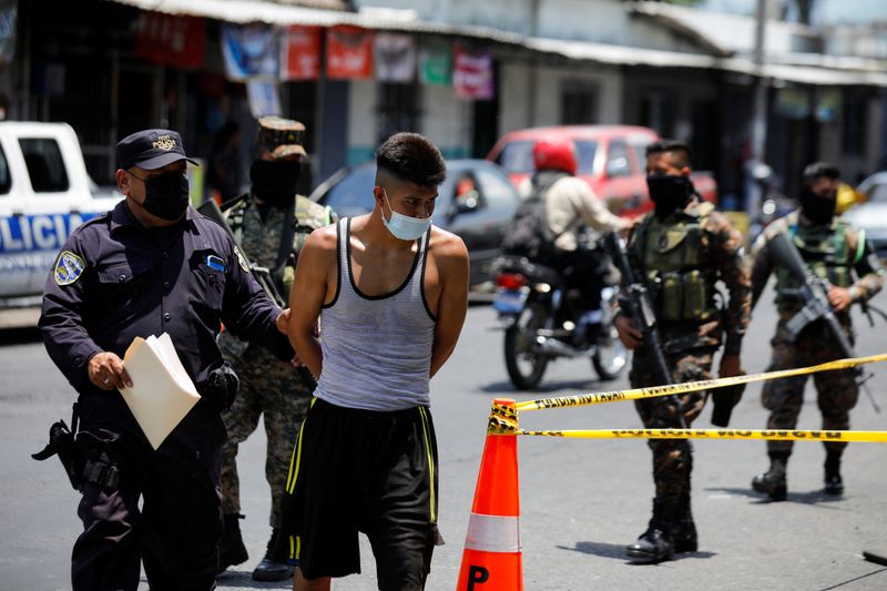 Human Rights Watch pidió la liberación de un joven detenido en El Salvador acusado de pertenecer a pandillas
