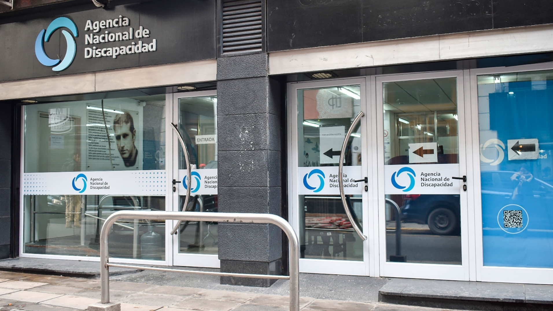 Triple choque y vuelco en la autopista Dellepiane: dos personas resultaron heridas