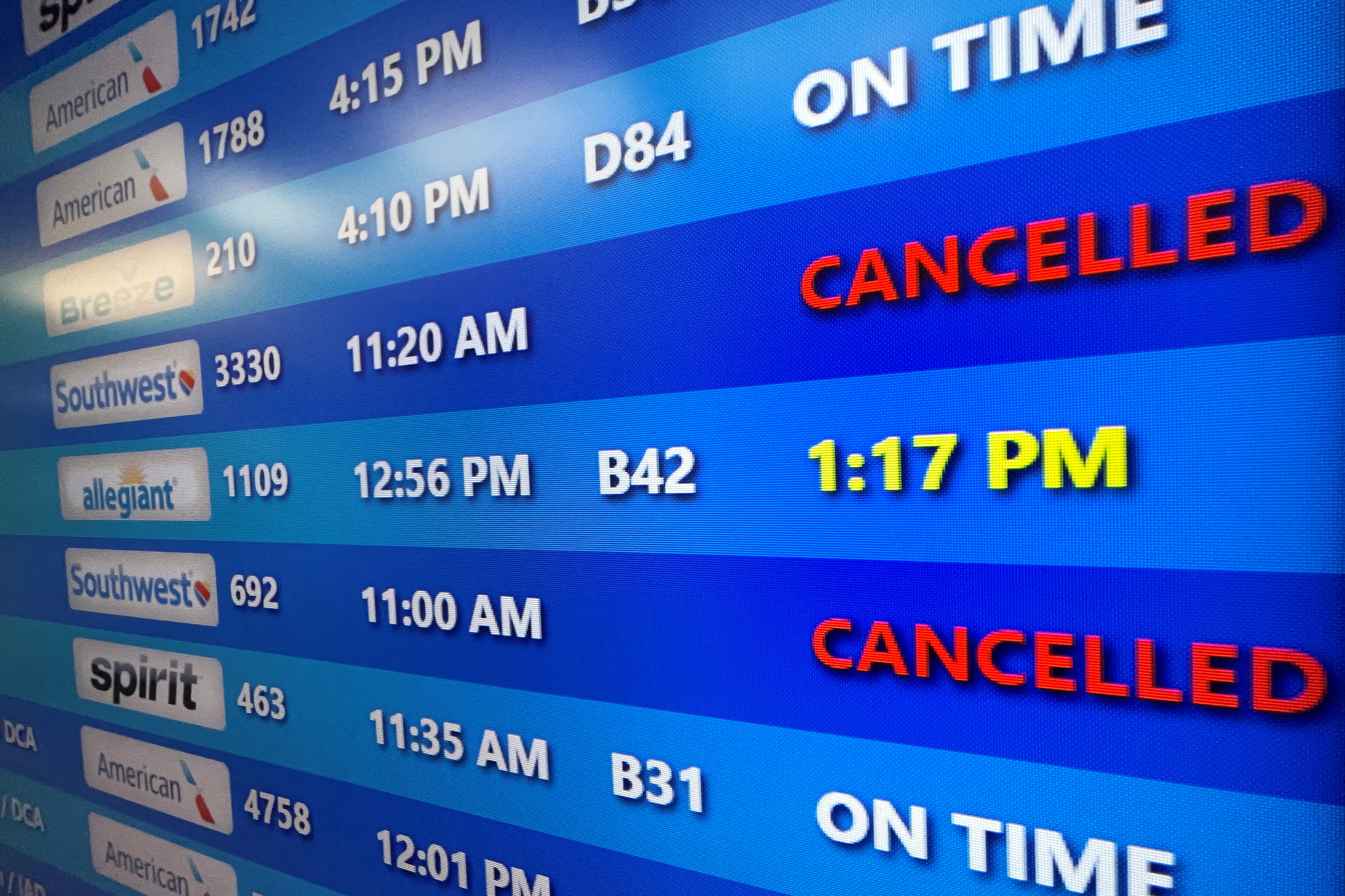 Miles de vuelos han sido cancelados por el temporal en EEUU (REUTERS/Brian Snyder)