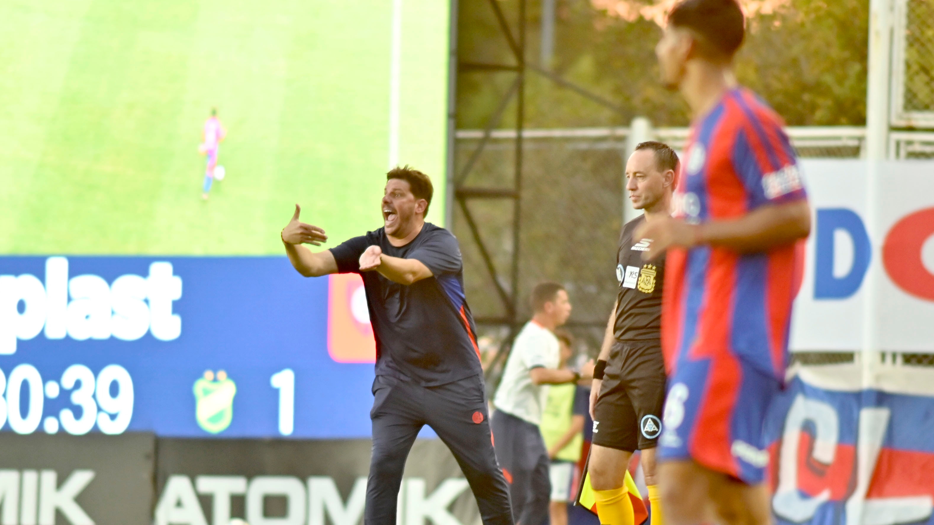 Racing venci&oacute; 2-0 a Estudiantes de R&iacute;o Cuarto y est&aacute; en zona de playoffs del Apertura