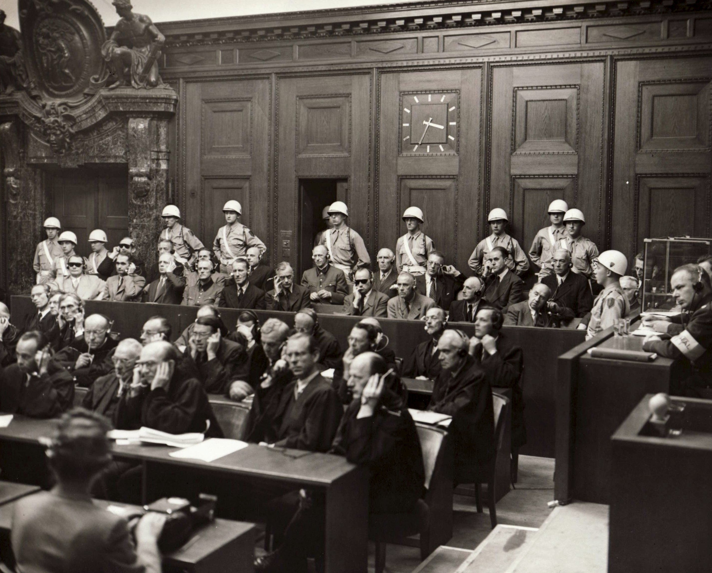 Foto de archivo cedida por el Memorial Procesos de Nuremberg, de la apertura del gran juicio que sentó en el banquillo de los acusados del Tribunal Militar aliado a 24 responsables del régimen nazi, entre ellos Hermann Göring y Rudolf Hess. También fue juzgado Darré (EFE)
