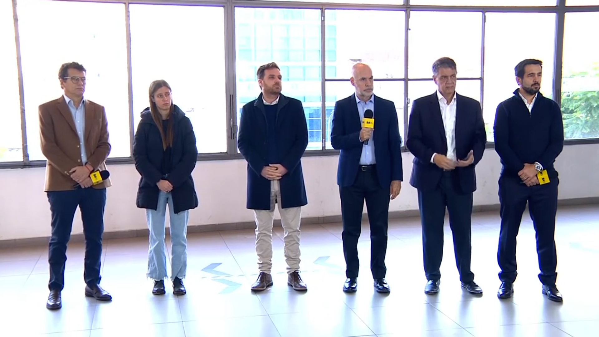 Rodríguez Larreta estuvo acompañado por los ministros Jorge Macri (Gobierno); Martín Mura (Hacienda y Finanzas); María Migliore (Desarrollo Humano y Hábitat), José Luis Giusti (Desarrollo Económico y Producción) y el vicepresidente 1° de la Legislatura, Emmanuel Ferrario.