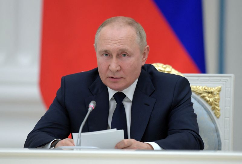 Vladimir Putin viene impulsando una política de persecución a las personas LGBT+ hace 10 años (Sputnik/Aleksey Nikolskyi/Kremlin vía REUTERS)