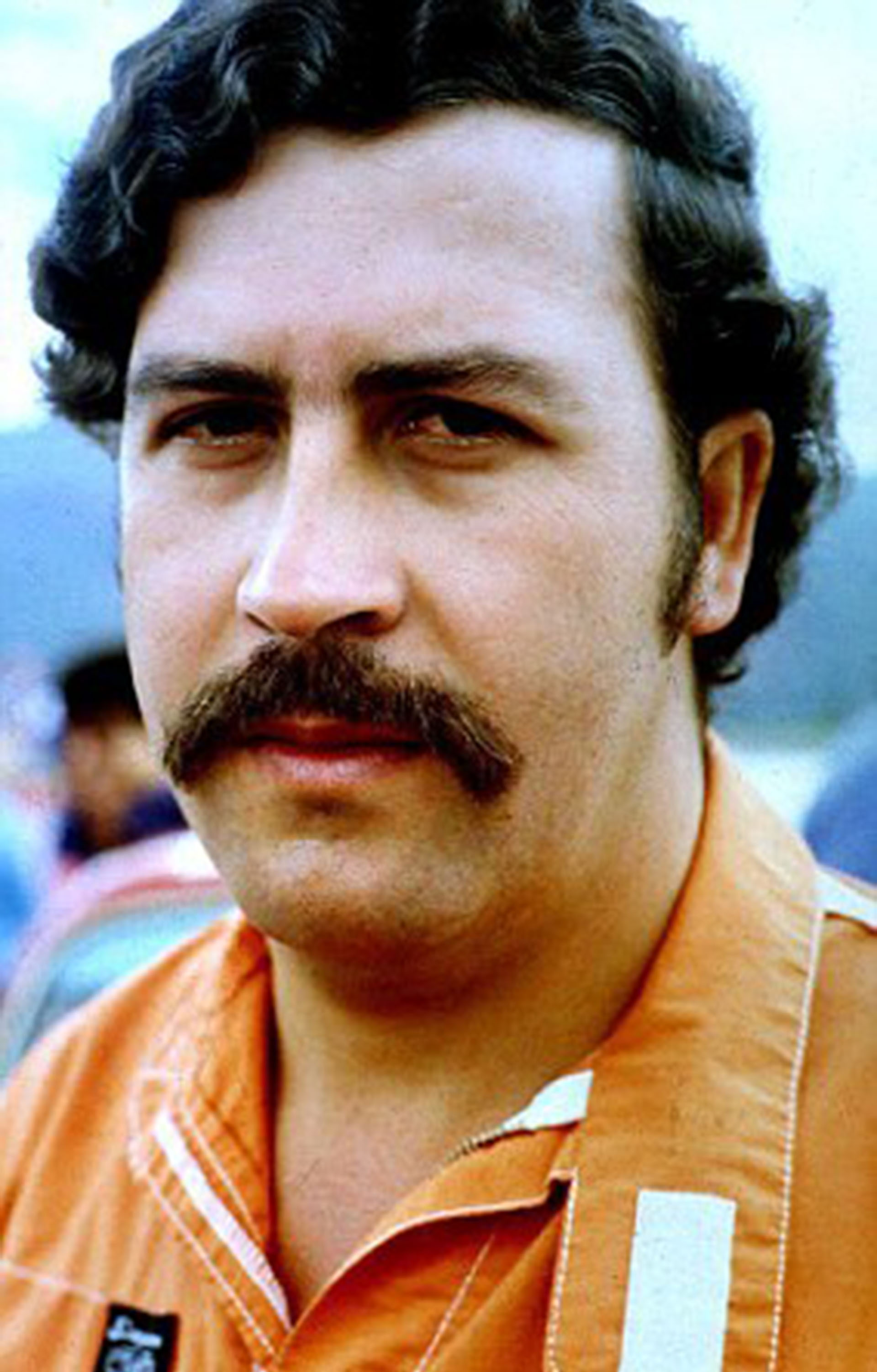 Escobar estaba rodeado y lo sabía. Sin recursos y traicionado por sus aliados, el líder del Cartel de Medellín analizaba la posibilidad de entregarse, sólo a cambio de que le dieran la garantía de que Victoria, Manuela, Juan Pablo y su novia podrían viajar a otro país en calidad de exiliados (AFP)
