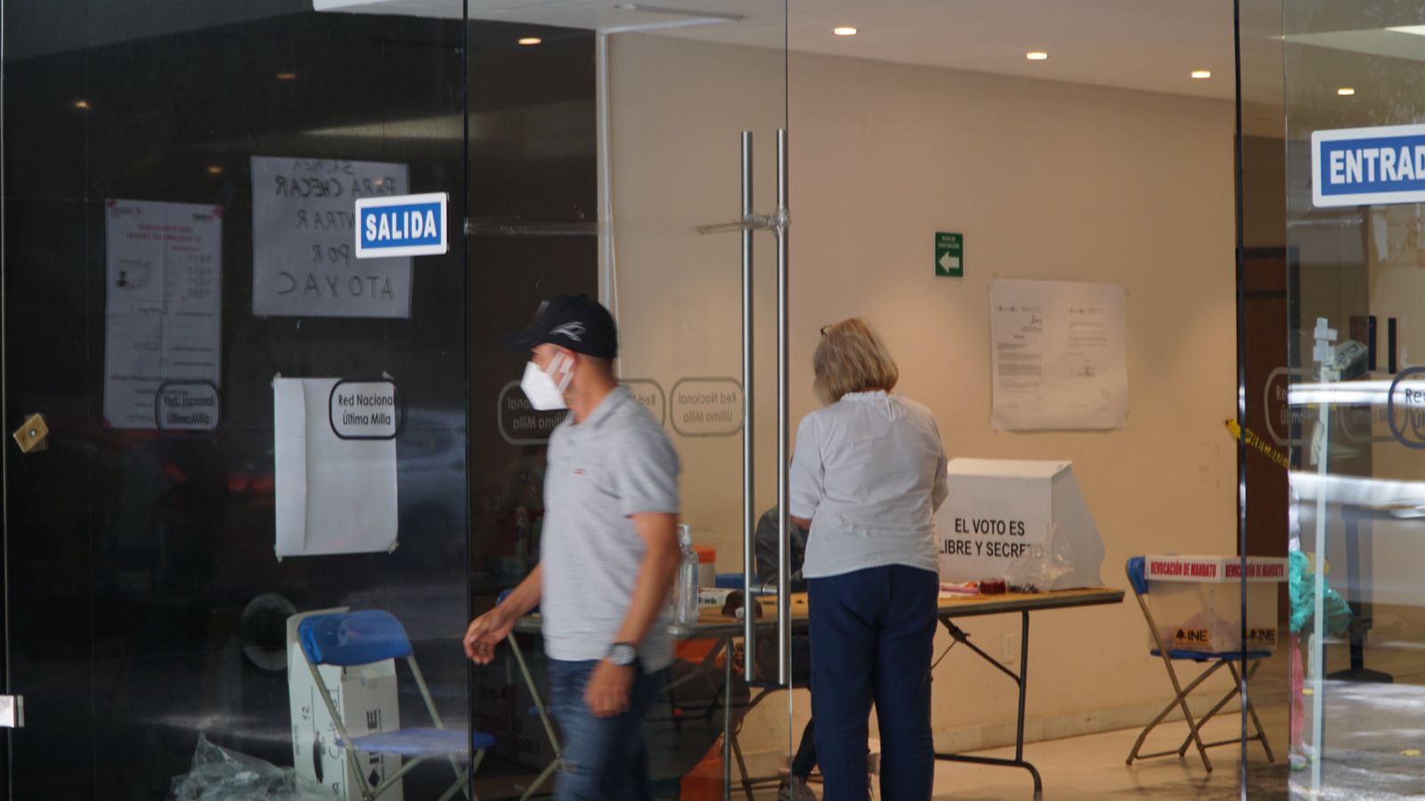 Mexicanos participaron en la consulta de Revocación de Mandato (Foto: Infobae/Lalo Cano)