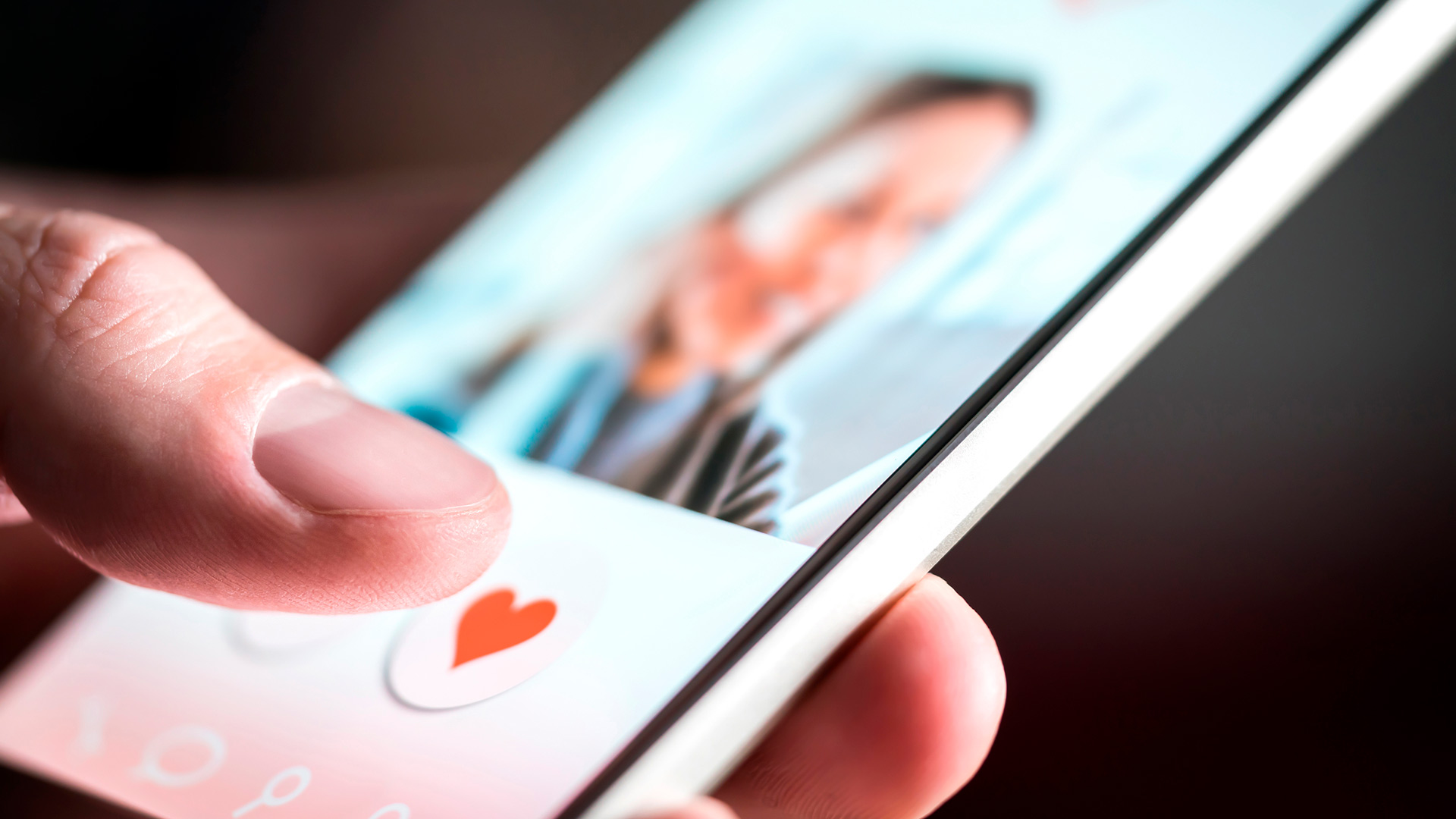 Las apps de citas revolucionaron el mundo de las relaciones al crear parejas más diversas. (Shutterstock)