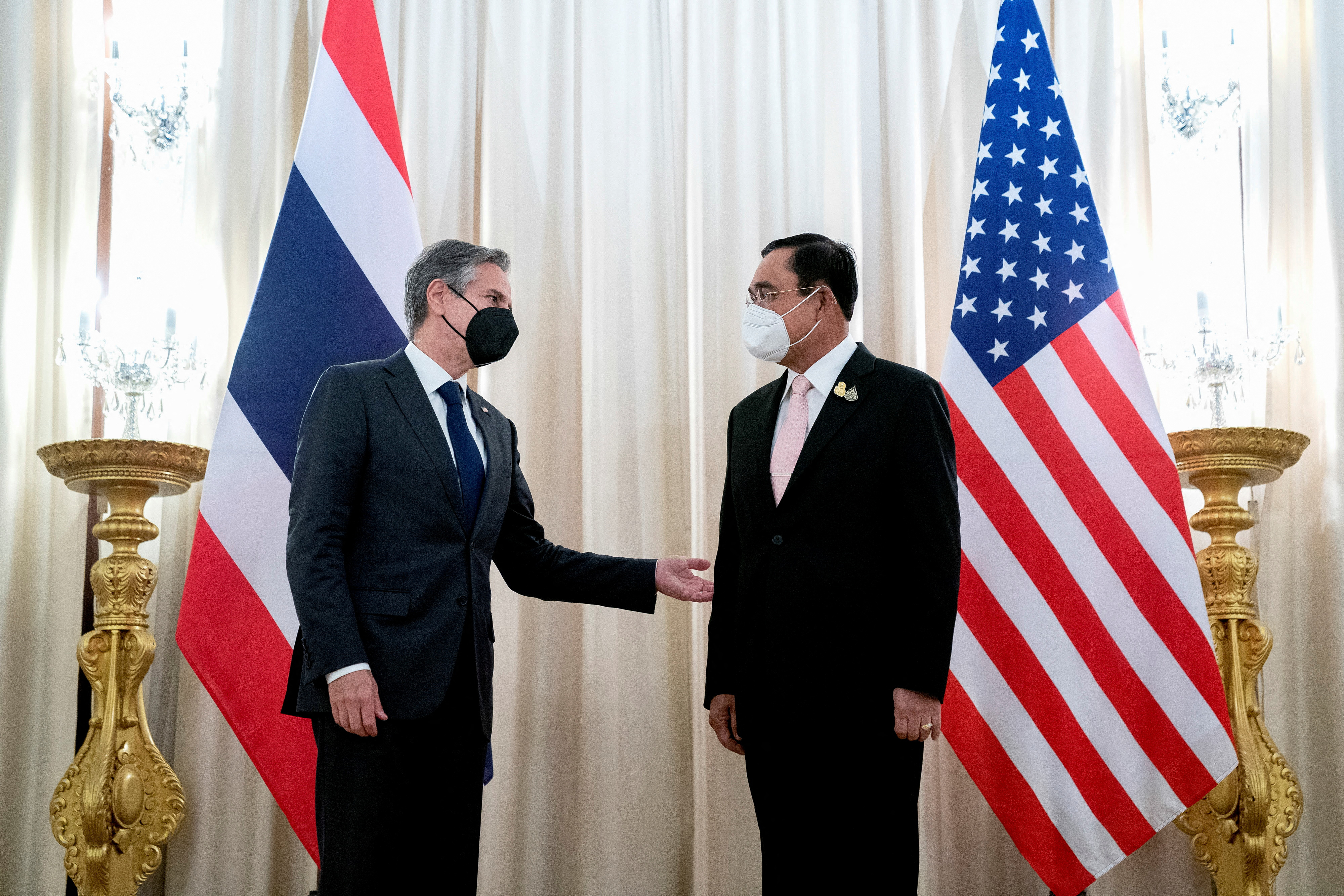 El secretario de Estado de EE. UU., Antony Blinken, se reúne con el primer ministro de Tailandia, Prayut Chan-o-cha, en la Casa de Gobierno de Bangkok. Stefani Reynolds/Pool vía REUTERS
